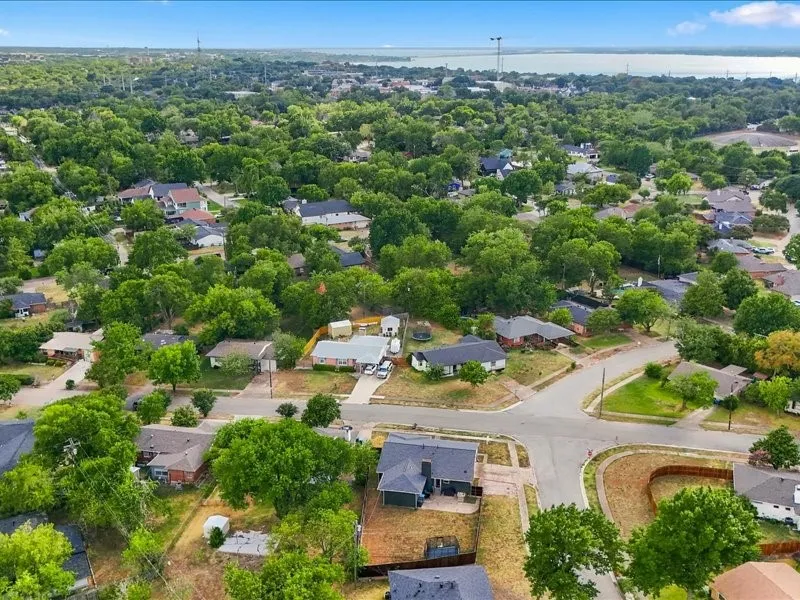 Single Family Residence For Sale in Rockwall County , 108 Joe White Street, Rockwall, Texas 75087, 3 Bedroom, 3 Bathroom, 2 Garage spaces, 1,592 Sqft, built in 1975, mls#21376871, Real Estate Agent in Rockwall, Homes For Sale in Rockwall county, Homes For Sale in Rockwall, Realtor in Rockwall Texas, Real Estate Brokerage Independent Realty Texas, Luminita Cordes Realtor