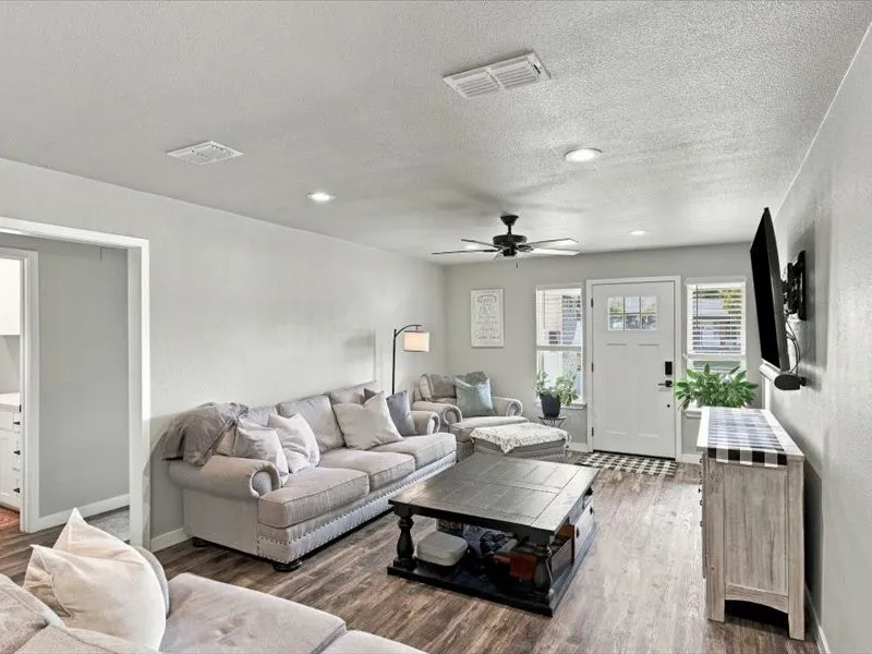 Single Family Residence For Sale in Rockwall County , 108 Joe White Street, Rockwall, Texas 75087, 3 Bedroom, 3 Bathroom, 2 Garage spaces, 1,592 Sqft, built in 1975, mls#21376871, Real Estate Agent in Rockwall, Homes For Sale in Rockwall county, Homes For Sale in Rockwall, Realtor in Rockwall Texas, Real Estate Brokerage Independent Realty Texas, Luminita Cordes Realtor