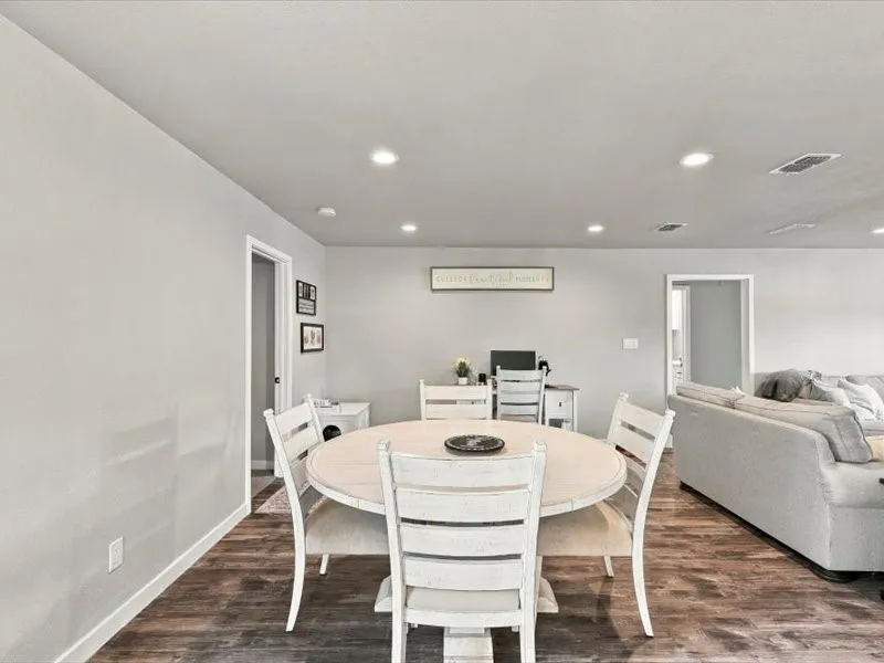 Single Family Residence For Sale in Rockwall County , 108 Joe White Street, Rockwall, Texas 75087, 3 Bedroom, 3 Bathroom, 2 Garage spaces, 1,592 Sqft, built in 1975, mls#21376871, Real Estate Agent in Rockwall, Homes For Sale in Rockwall county, Homes For Sale in Rockwall, Realtor in Rockwall Texas, Real Estate Brokerage Independent Realty Texas, Luminita Cordes Realtor