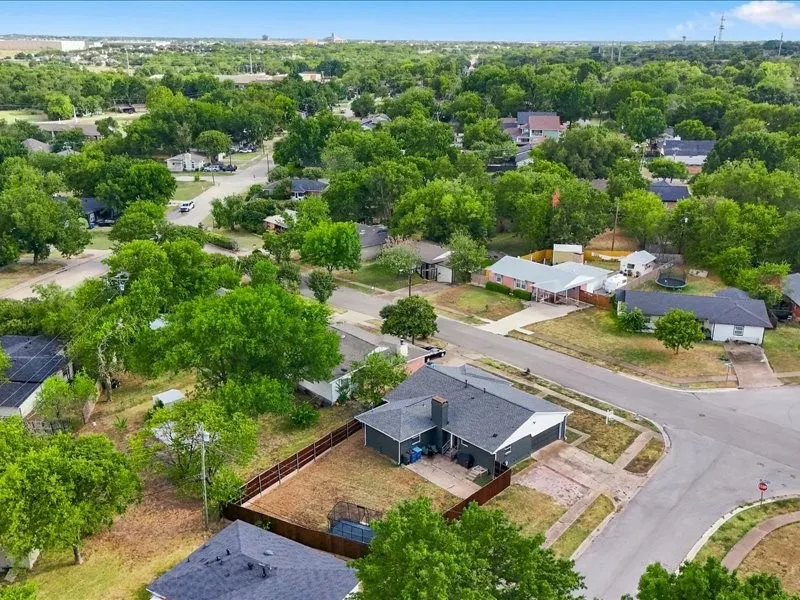 Single Family Residence For Sale in Rockwall County , 108 Joe White Street, Rockwall, Texas 75087, 3 Bedroom, 3 Bathroom, 2 Garage spaces, 1,592 Sqft, built in 1975, mls#21376871, Real Estate Agent in Rockwall, Homes For Sale in Rockwall county, Homes For Sale in Rockwall, Realtor in Rockwall Texas, Real Estate Brokerage Independent Realty Texas, Luminita Cordes Realtor