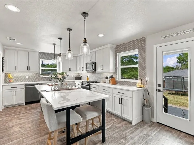 Single Family Residence For Sale in Rockwall County , 108 Joe White Street, Rockwall, Texas 75087, 3 Bedroom, 3 Bathroom, 2 Garage spaces, 1,592 Sqft, built in 1975, mls#21376871, Real Estate Agent in Rockwall, Homes For Sale in Rockwall county, Homes For Sale in Rockwall, Realtor in Rockwall Texas, Real Estate Brokerage Independent Realty Texas, Luminita Cordes Realtor