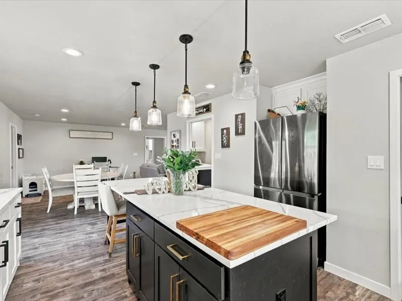 Single Family Residence For Sale in Rockwall County , 108 Joe White Street, Rockwall, Texas 75087, 3 Bedroom, 3 Bathroom, 2 Garage spaces, 1,592 Sqft, built in 1975, mls#21376871, Real Estate Agent in Rockwall, Homes For Sale in Rockwall county, Homes For Sale in Rockwall, Realtor in Rockwall Texas, Real Estate Brokerage Independent Realty Texas, Luminita Cordes Realtor