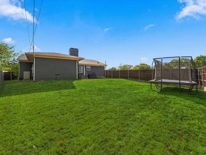 Single Family Residence For Sale in Rockwall County , 108 Joe White Street, Rockwall, Texas 75087, 3 Bedroom, 3 Bathroom, 2 Garage spaces, 1,592 Sqft, built in 1975, mls#21376871, Real Estate Agent in Rockwall, Homes For Sale in Rockwall county, Homes For Sale in Rockwall, Realtor in Rockwall Texas, Real Estate Brokerage Independent Realty Texas, Luminita Cordes Realtor