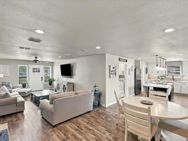 Single Family Residence For Sale in Rockwall County , 108 Joe White Street, Rockwall, Texas 75087, 3 Bedroom, 3 Bathroom, 2 Garage spaces, 1,592 Sqft, built in 1975, mls#21376871, Real Estate Agent in Rockwall, Homes For Sale in Rockwall county, Homes For Sale in Rockwall, Realtor in Rockwall Texas, Real Estate Brokerage Independent Realty Texas, Luminita Cordes Realtor