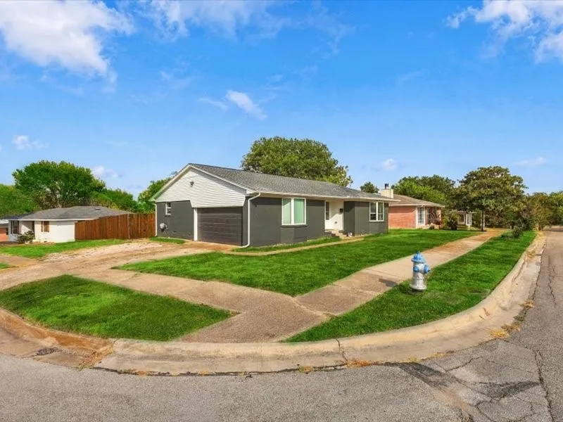 Single Family Residence For Sale in Rockwall County , 108 Joe White Street, Rockwall, Texas 75087, 3 Bedroom, 3 Bathroom, 2 Garage spaces, 1,592 Sqft, built in 1975, mls#21376871, Real Estate Agent in Rockwall, Homes For Sale in Rockwall county, Homes For Sale in Rockwall, Realtor in Rockwall Texas, Real Estate Brokerage Independent Realty Texas, Luminita Cordes Realtor