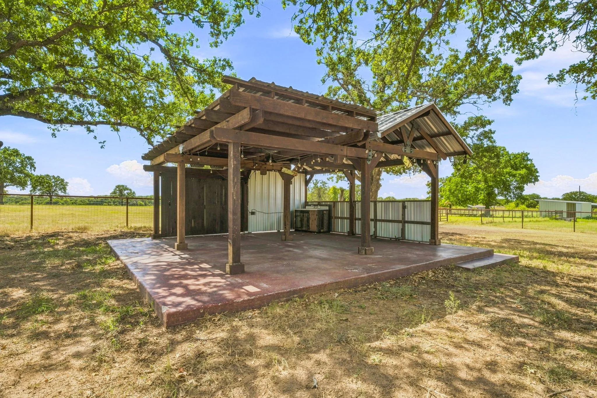 Single Family Residence For Sale in Erath County , 1490 County Road 185, Stephenville, Texas 76401, 4 Bedroom, 3 Bathroom, Garage spaces, 1,930 Sqft, built in 1960, mls#21385939, Real Estate Agent in Stephenville, Homes For Sale in Erath county, Homes For Sale in Stephenville, Realtor in Stephenville Texas, Real Estate Brokerage Independent Realty Texas, Luminita Cordes Realtor