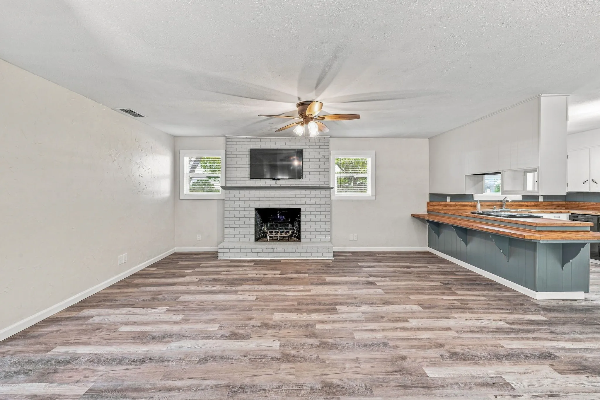 Single Family Residence For Sale in Erath County , 1490 County Road 185, Stephenville, Texas 76401, 4 Bedroom, 3 Bathroom, Garage spaces, 1,930 Sqft, built in 1960, mls#21385939, Real Estate Agent in Stephenville, Homes For Sale in Erath county, Homes For Sale in Stephenville, Realtor in Stephenville Texas, Real Estate Brokerage Independent Realty Texas, Luminita Cordes Realtor