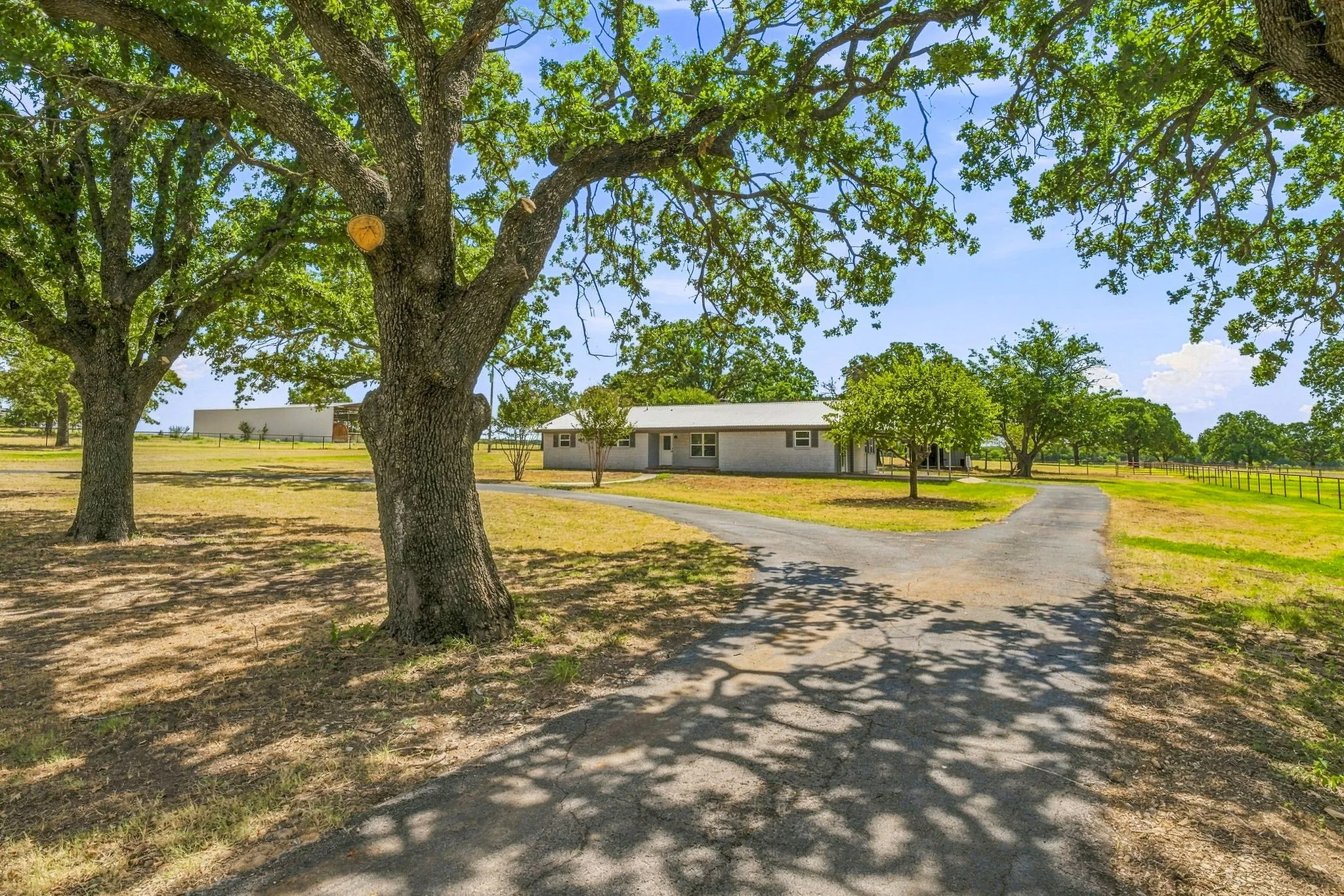Single Family Residence For Sale in Erath County , 1490 County Road 185, Stephenville, Texas 76401, 4 Bedroom, 3 Bathroom, Garage spaces, 1,930 Sqft, built in 1960, mls#21385939, Real Estate Agent in Stephenville, Homes For Sale in Erath county, Homes For Sale in Stephenville, Realtor in Stephenville Texas, Real Estate Brokerage Independent Realty Texas, Luminita Cordes Realtor