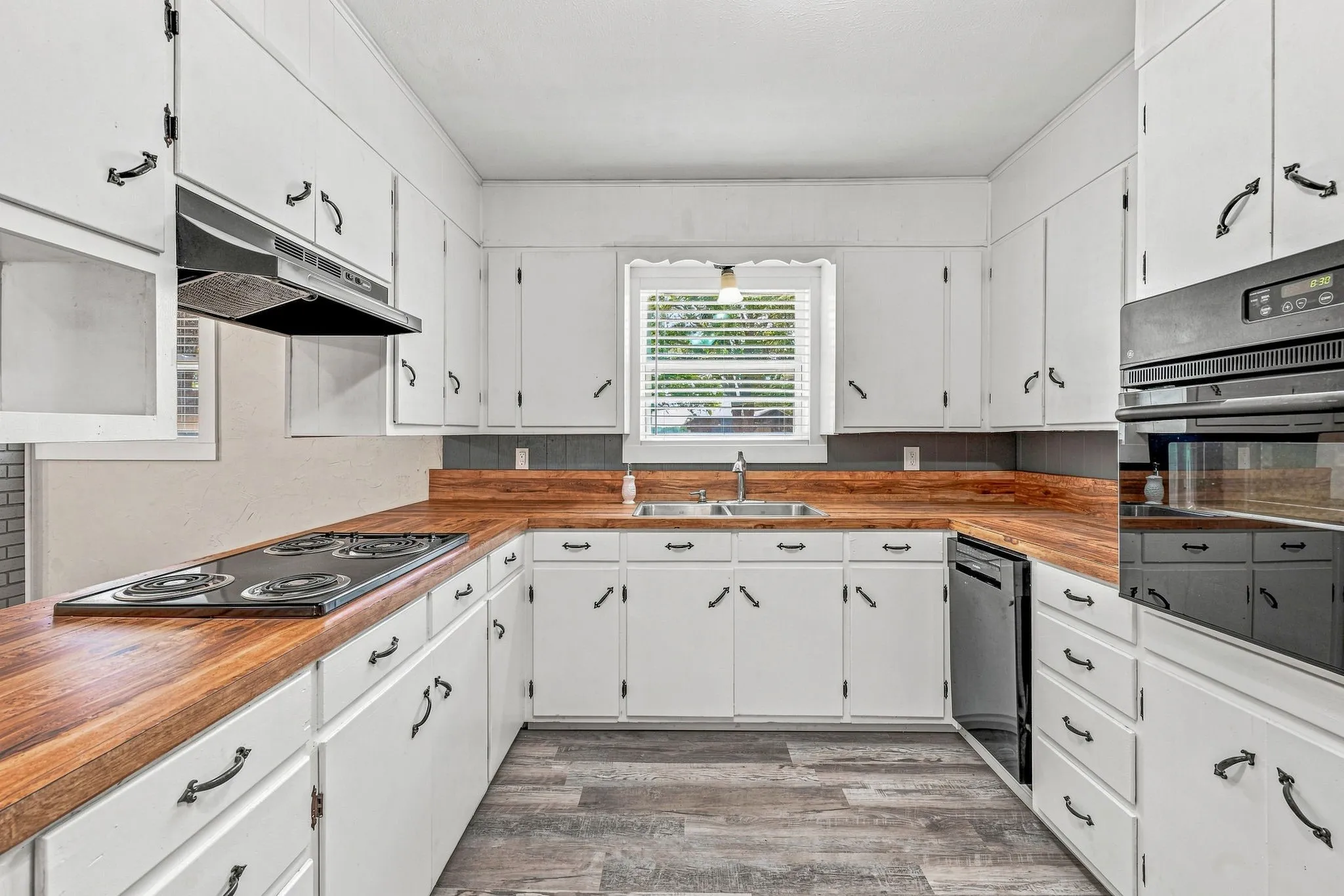Single Family Residence For Sale in Erath County , 1490 County Road 185, Stephenville, Texas 76401, 4 Bedroom, 3 Bathroom, Garage spaces, 1,930 Sqft, built in 1960, mls#21385939, Real Estate Agent in Stephenville, Homes For Sale in Erath county, Homes For Sale in Stephenville, Realtor in Stephenville Texas, Real Estate Brokerage Independent Realty Texas, Luminita Cordes Realtor