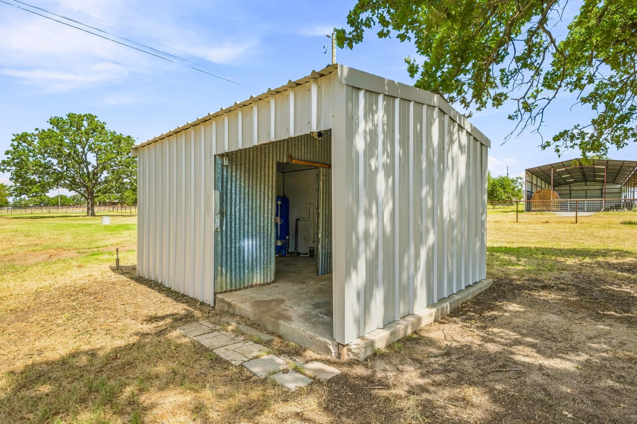 Single Family Residence For Sale in Erath County , 1490 County Road 185, Stephenville, Texas 76401, 4 Bedroom, 3 Bathroom, Garage spaces, 1,930 Sqft, built in 1960, mls#21385939, Real Estate Agent in Stephenville, Homes For Sale in Erath county, Homes For Sale in Stephenville, Realtor in Stephenville Texas, Real Estate Brokerage Independent Realty Texas, Luminita Cordes Realtor