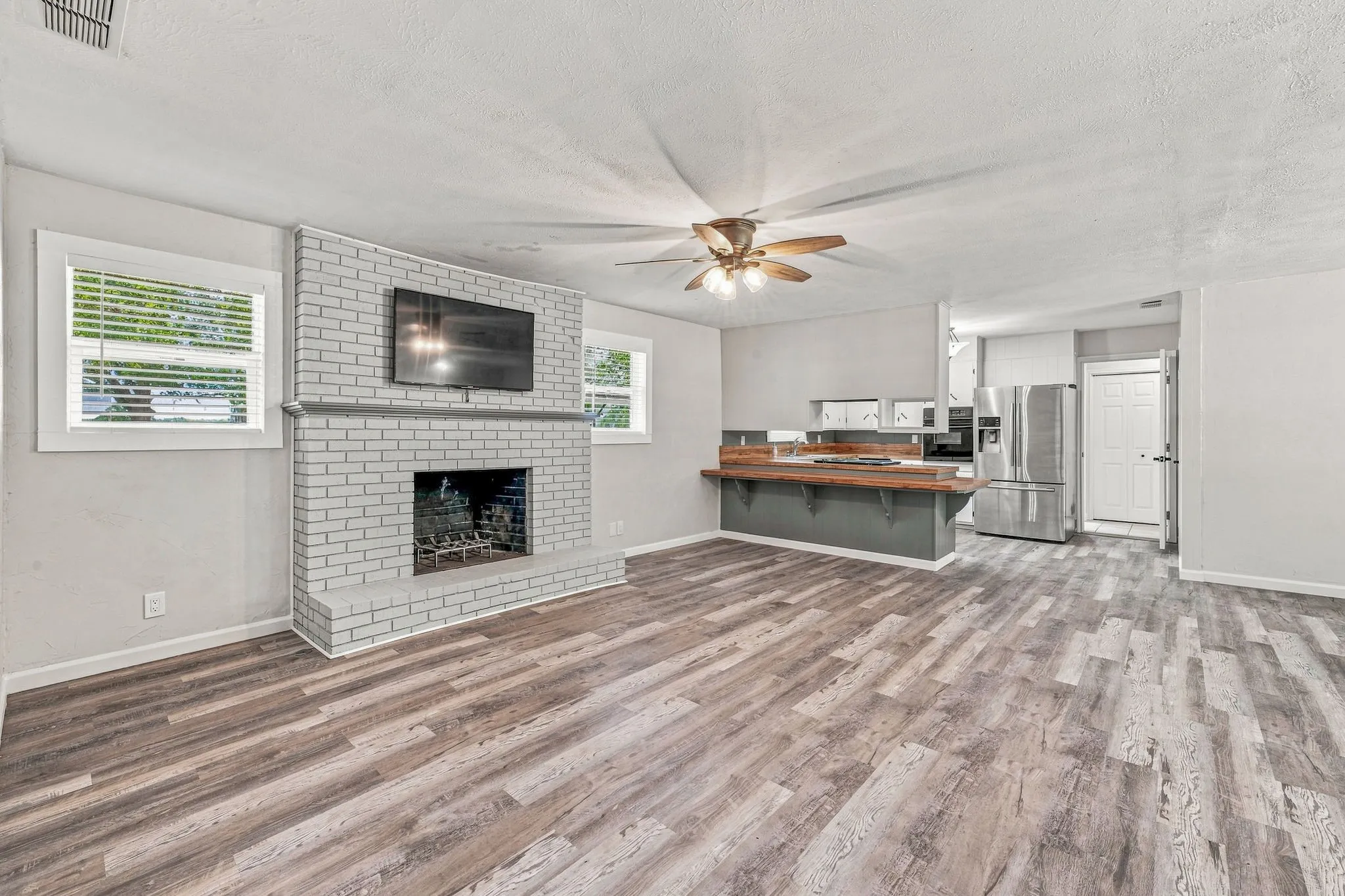 Single Family Residence For Sale in Erath County , 1490 County Road 185, Stephenville, Texas 76401, 4 Bedroom, 3 Bathroom, Garage spaces, 1,930 Sqft, built in 1960, mls#21385939, Real Estate Agent in Stephenville, Homes For Sale in Erath county, Homes For Sale in Stephenville, Realtor in Stephenville Texas, Real Estate Brokerage Independent Realty Texas, Luminita Cordes Realtor