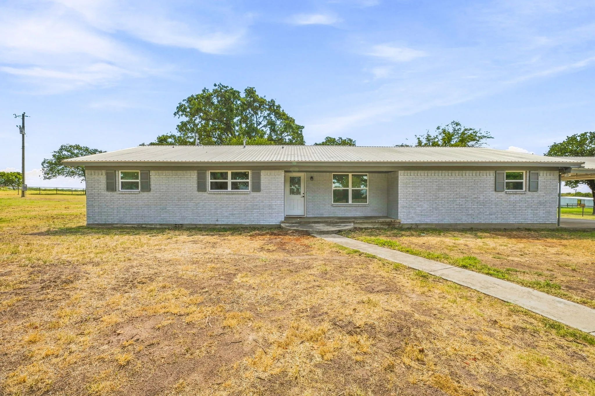 Single Family Residence For Sale in Erath County , 1490 County Road 185, Stephenville, Texas 76401, 4 Bedroom, 3 Bathroom, Garage spaces, 1,930 Sqft, built in 1960, mls#21385939, Real Estate Agent in Stephenville, Homes For Sale in Erath county, Homes For Sale in Stephenville, Realtor in Stephenville Texas, Real Estate Brokerage Independent Realty Texas, Luminita Cordes Realtor