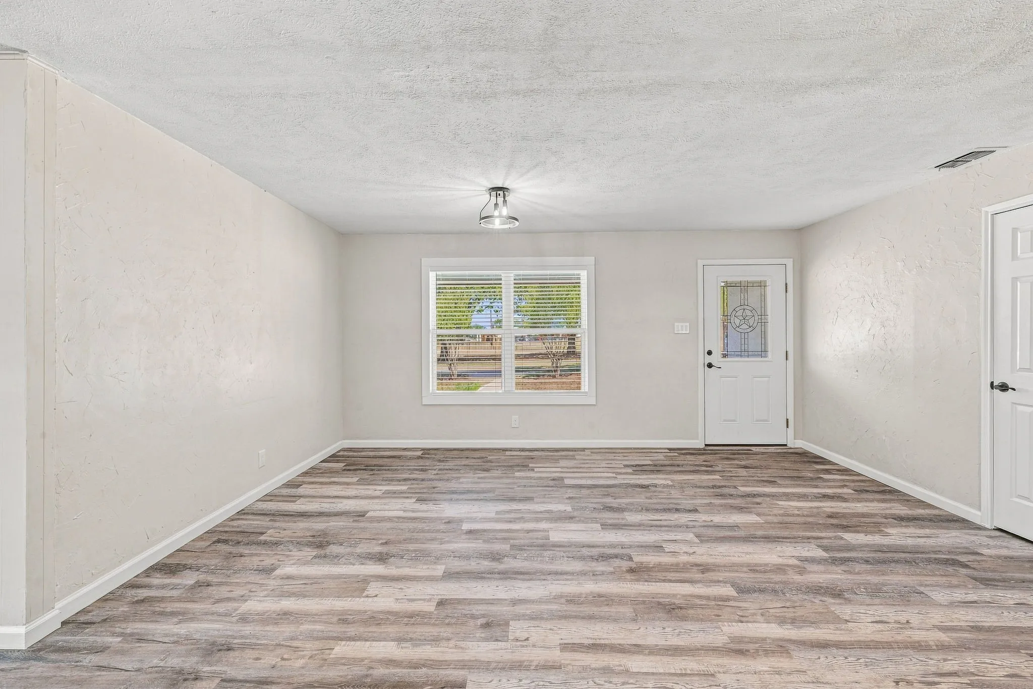 Single Family Residence For Sale in Erath County , 1490 County Road 185, Stephenville, Texas 76401, 4 Bedroom, 3 Bathroom, Garage spaces, 1,930 Sqft, built in 1960, mls#21385939, Real Estate Agent in Stephenville, Homes For Sale in Erath county, Homes For Sale in Stephenville, Realtor in Stephenville Texas, Real Estate Brokerage Independent Realty Texas, Luminita Cordes Realtor