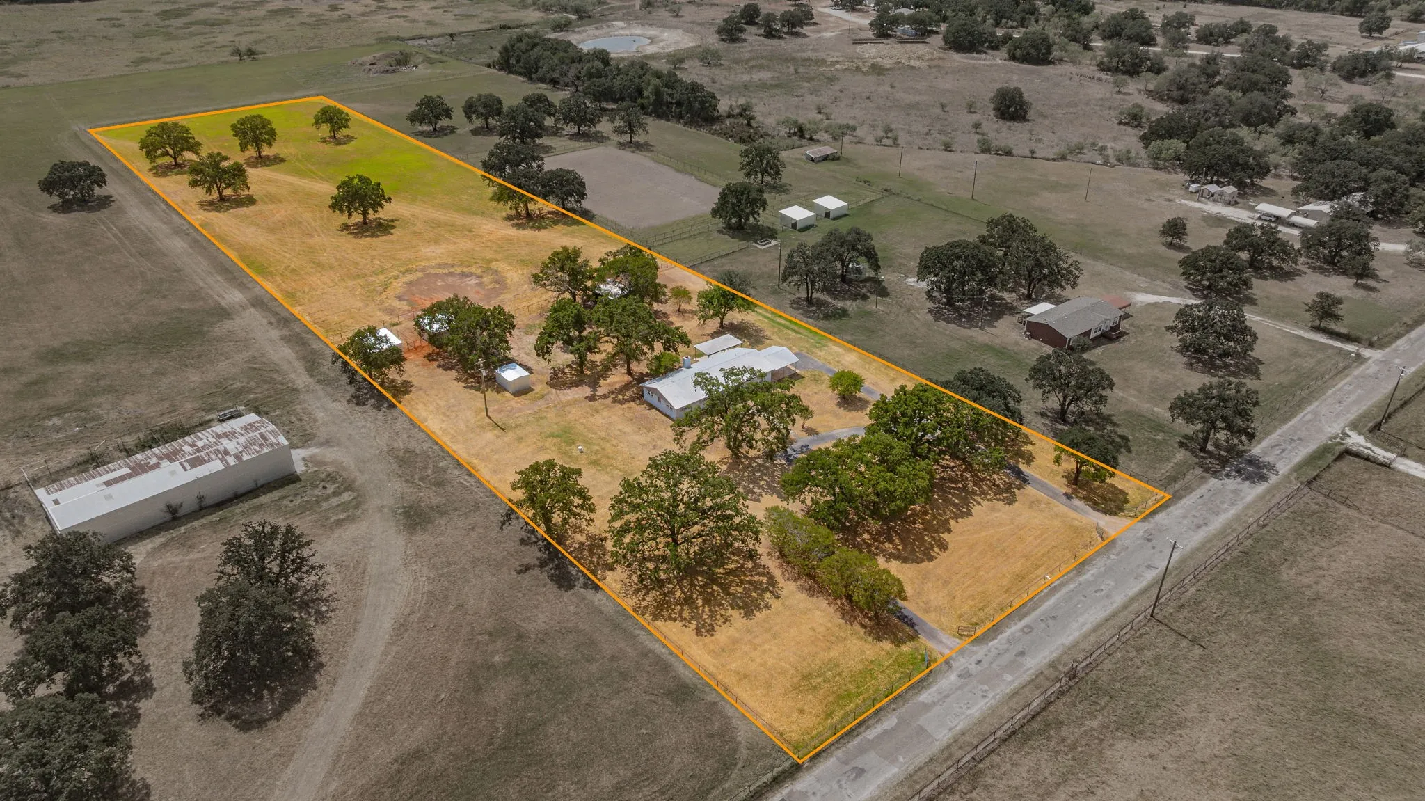 Single Family Residence For Sale in Erath County , 1490 County Road 185, Stephenville, Texas 76401, 4 Bedroom, 3 Bathroom, Garage spaces, 1,930 Sqft, built in 1960, mls#21385939, Real Estate Agent in Stephenville, Homes For Sale in Erath county, Homes For Sale in Stephenville, Realtor in Stephenville Texas, Real Estate Brokerage Independent Realty Texas, Luminita Cordes Realtor