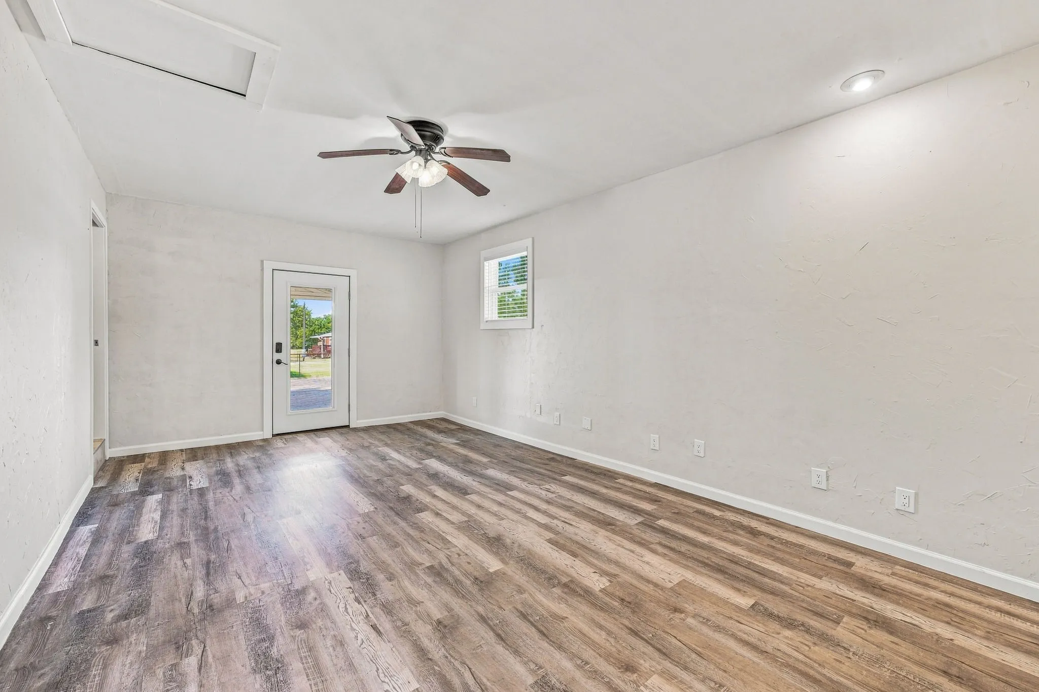 Single Family Residence For Sale in Erath County , 1490 County Road 185, Stephenville, Texas 76401, 4 Bedroom, 3 Bathroom, Garage spaces, 1,930 Sqft, built in 1960, mls#21385939, Real Estate Agent in Stephenville, Homes For Sale in Erath county, Homes For Sale in Stephenville, Realtor in Stephenville Texas, Real Estate Brokerage Independent Realty Texas, Luminita Cordes Realtor