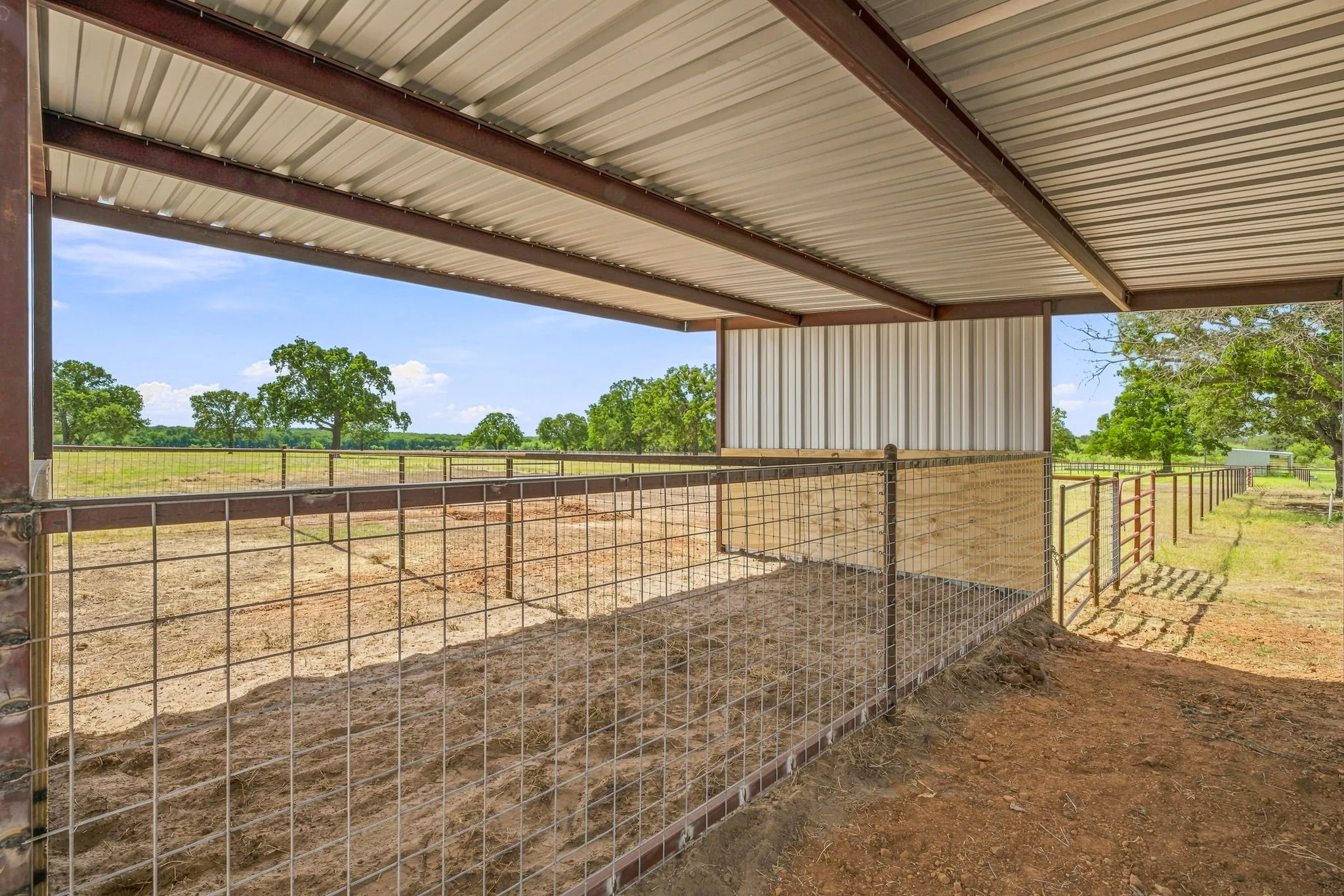 Single Family Residence For Sale in Erath County , 1490 County Road 185, Stephenville, Texas 76401, 4 Bedroom, 3 Bathroom, Garage spaces, 1,930 Sqft, built in 1960, mls#21385939, Real Estate Agent in Stephenville, Homes For Sale in Erath county, Homes For Sale in Stephenville, Realtor in Stephenville Texas, Real Estate Brokerage Independent Realty Texas, Luminita Cordes Realtor