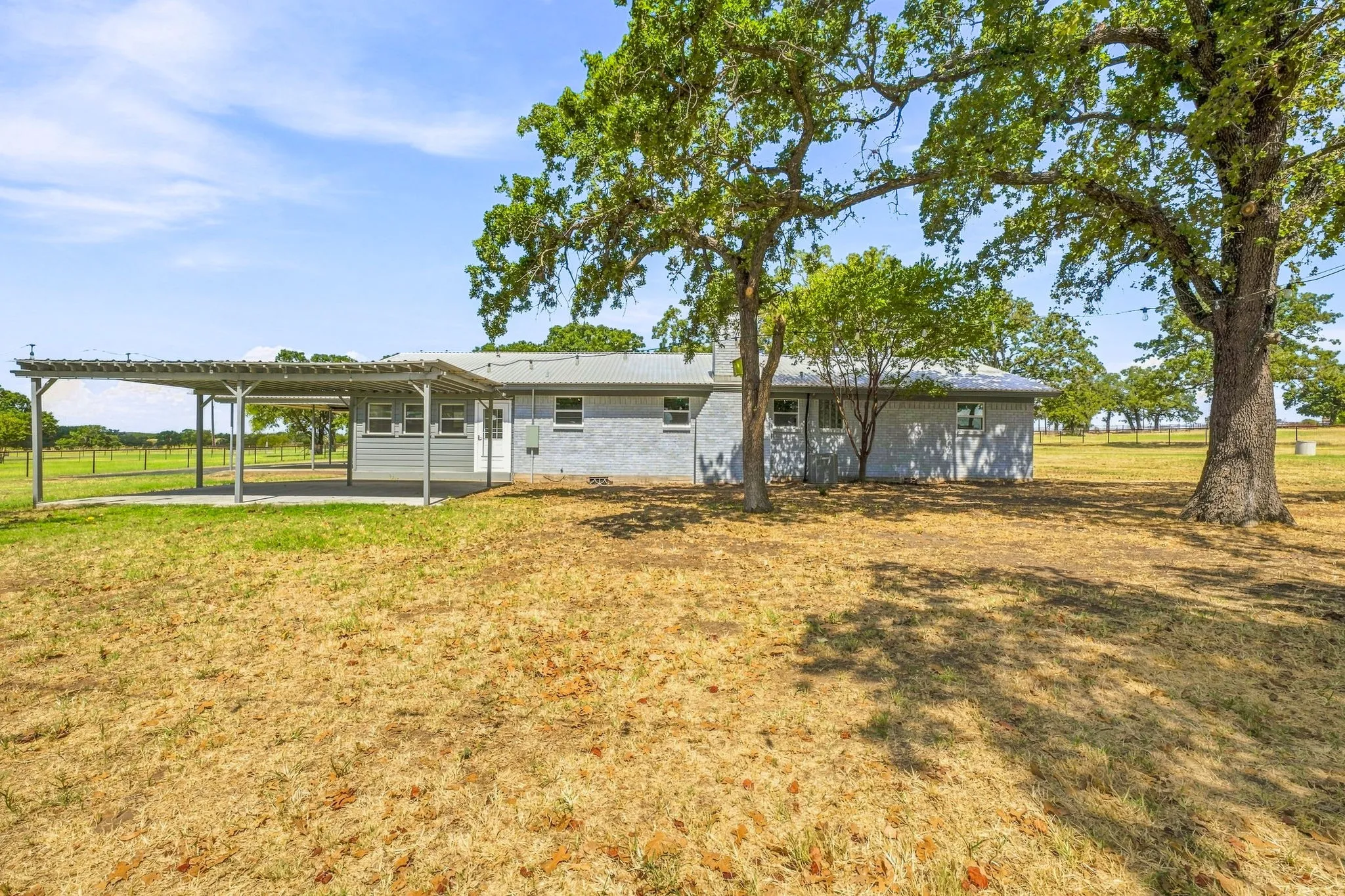 Single Family Residence For Sale in Erath County , 1490 County Road 185, Stephenville, Texas 76401, 4 Bedroom, 3 Bathroom, Garage spaces, 1,930 Sqft, built in 1960, mls#21385939, Real Estate Agent in Stephenville, Homes For Sale in Erath county, Homes For Sale in Stephenville, Realtor in Stephenville Texas, Real Estate Brokerage Independent Realty Texas, Luminita Cordes Realtor