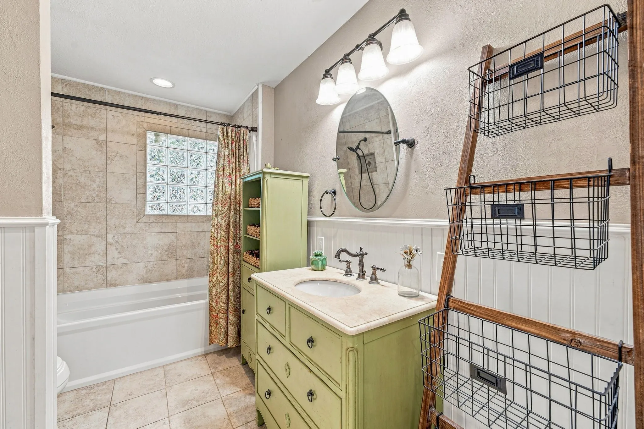 Single Family Residence For Sale in Erath County , 1490 County Road 185, Stephenville, Texas 76401, 4 Bedroom, 3 Bathroom, Garage spaces, 1,930 Sqft, built in 1960, mls#21385939, Real Estate Agent in Stephenville, Homes For Sale in Erath county, Homes For Sale in Stephenville, Realtor in Stephenville Texas, Real Estate Brokerage Independent Realty Texas, Luminita Cordes Realtor