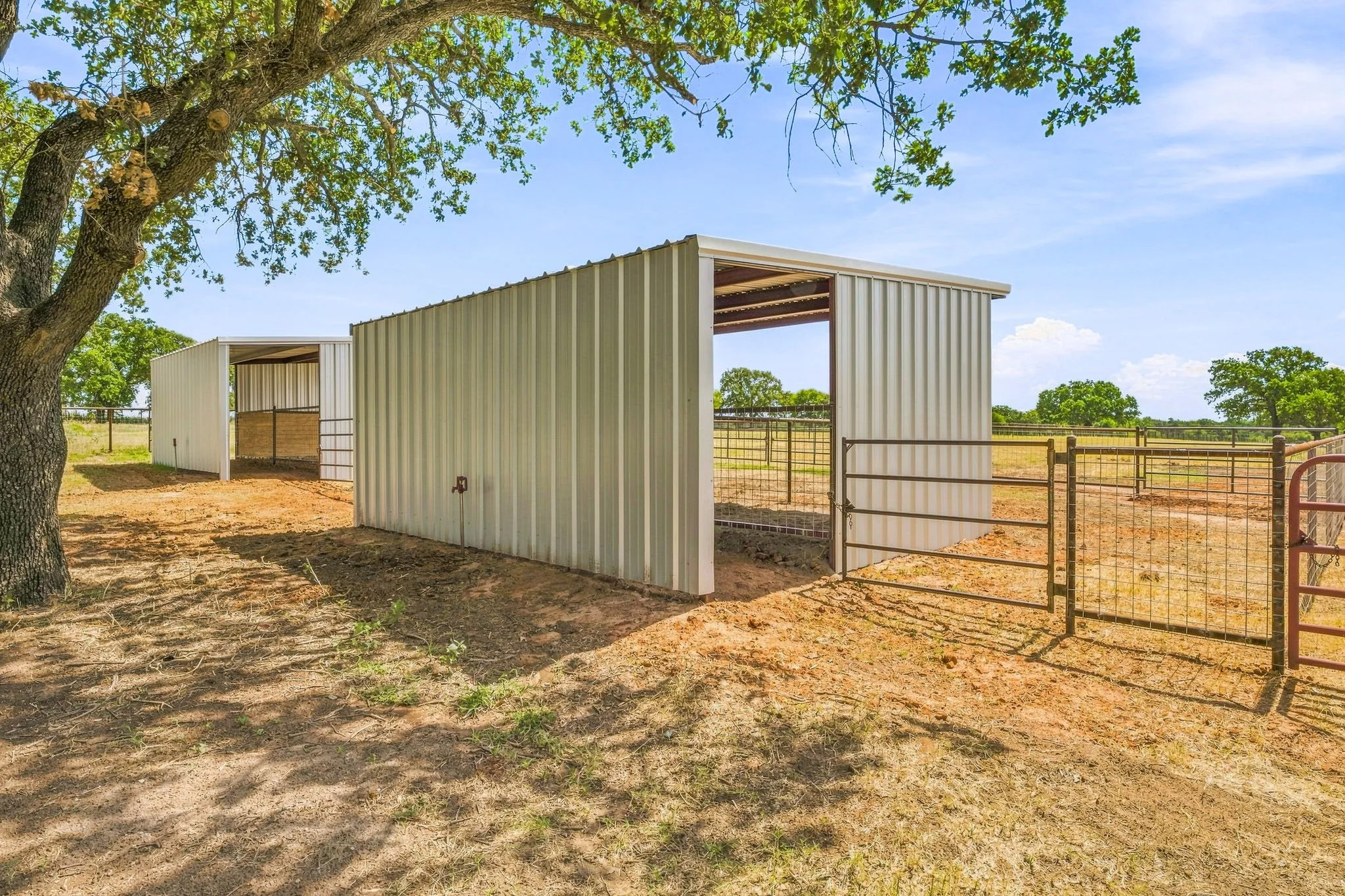 Single Family Residence For Sale in Erath County , 1490 County Road 185, Stephenville, Texas 76401, 4 Bedroom, 3 Bathroom, Garage spaces, 1,930 Sqft, built in 1960, mls#21385939, Real Estate Agent in Stephenville, Homes For Sale in Erath county, Homes For Sale in Stephenville, Realtor in Stephenville Texas, Real Estate Brokerage Independent Realty Texas, Luminita Cordes Realtor