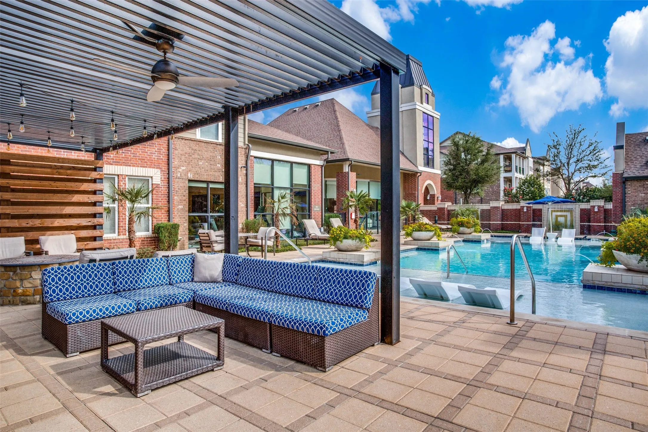 Pool Lounge
