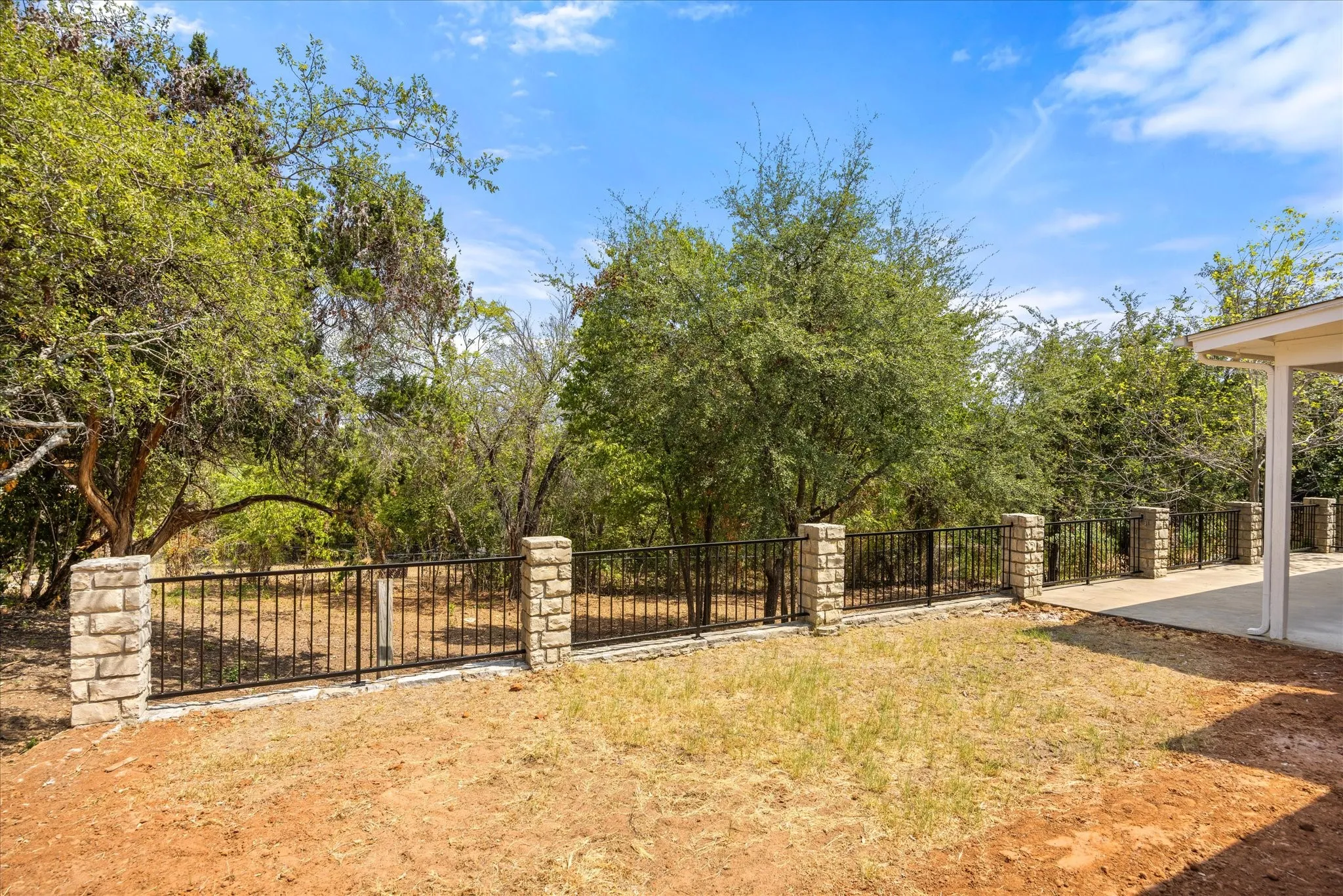 Single Family Residence For Sale in Hood County , 5105 Fairway Circle, De Cordova, Texas 76049, 3 Bedroom, 2 Bathroom, 2 Garage spaces, 1,940 Sqft, built in 1979, mls#21384090, Real Estate Agent in De Cordova, Homes For Sale in Hood county, Homes For Sale in De Cordova, Realtor in De Cordova Texas, Real Estate Brokerage Independent Realty Texas, Luminita Cordes Realtor