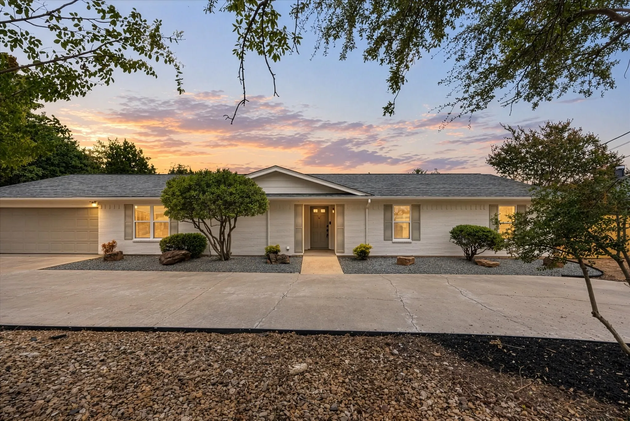 Single Family Residence For Sale in Hood County , 5105 Fairway Circle, De Cordova, Texas 76049, 3 Bedroom, 2 Bathroom, 2 Garage spaces, 1,940 Sqft, built in 1979, mls#21384090, Real Estate Agent in De Cordova, Homes For Sale in Hood county, Homes For Sale in De Cordova, Realtor in De Cordova Texas, Real Estate Brokerage Independent Realty Texas, Luminita Cordes Realtor