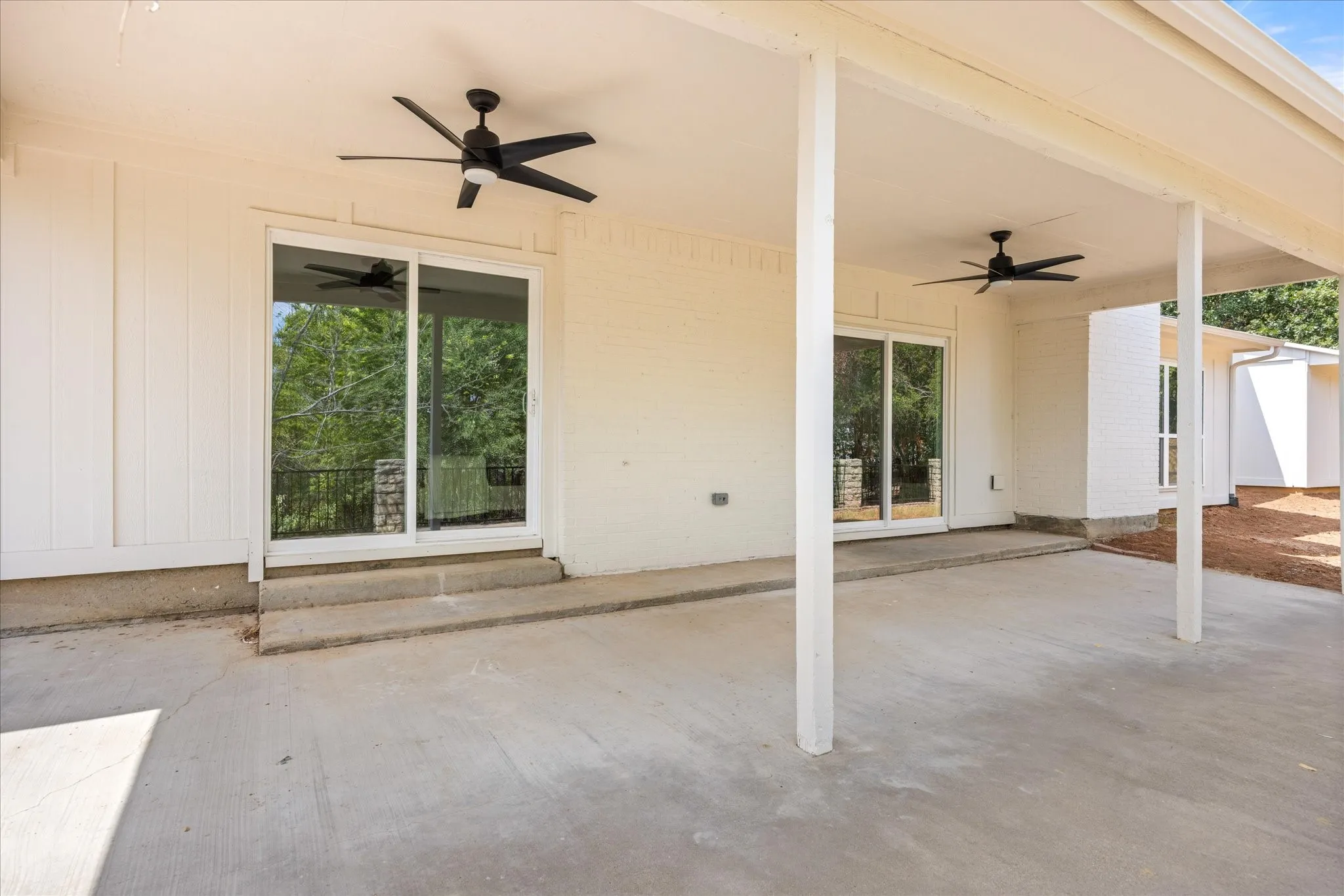 Single Family Residence For Sale in Hood County , 5105 Fairway Circle, De Cordova, Texas 76049, 3 Bedroom, 2 Bathroom, 2 Garage spaces, 1,940 Sqft, built in 1979, mls#21384090, Real Estate Agent in De Cordova, Homes For Sale in Hood county, Homes For Sale in De Cordova, Realtor in De Cordova Texas, Real Estate Brokerage Independent Realty Texas, Luminita Cordes Realtor