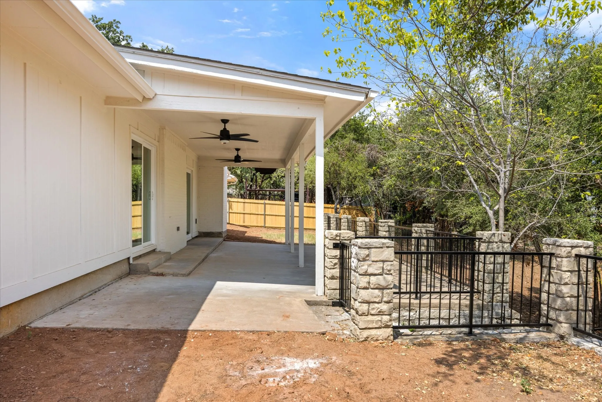 Single Family Residence For Sale in Hood County , 5105 Fairway Circle, De Cordova, Texas 76049, 3 Bedroom, 2 Bathroom, 2 Garage spaces, 1,940 Sqft, built in 1979, mls#21384090, Real Estate Agent in De Cordova, Homes For Sale in Hood county, Homes For Sale in De Cordova, Realtor in De Cordova Texas, Real Estate Brokerage Independent Realty Texas, Luminita Cordes Realtor