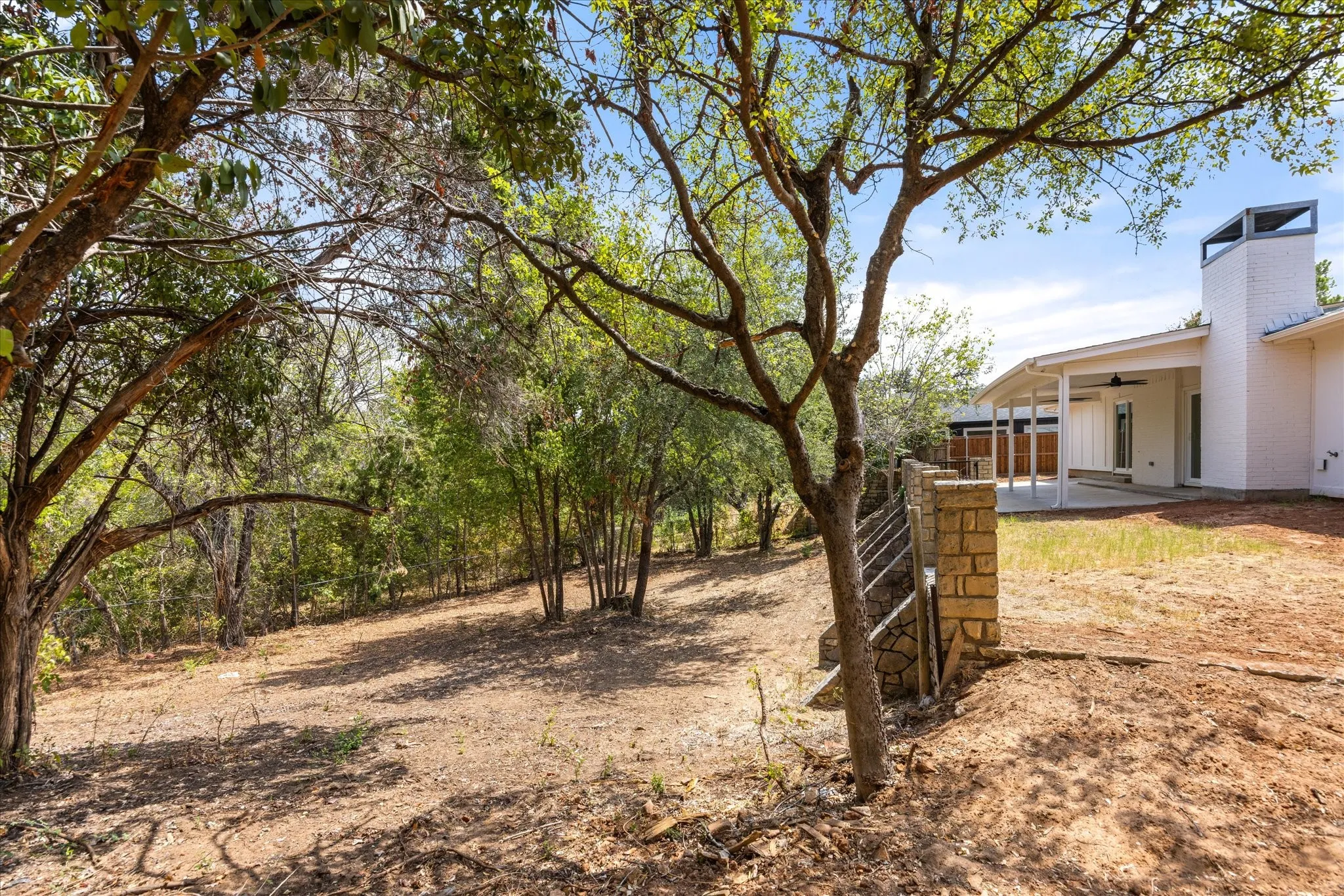 Single Family Residence For Sale in Hood County , 5105 Fairway Circle, De Cordova, Texas 76049, 3 Bedroom, 2 Bathroom, 2 Garage spaces, 1,940 Sqft, built in 1979, mls#21384090, Real Estate Agent in De Cordova, Homes For Sale in Hood county, Homes For Sale in De Cordova, Realtor in De Cordova Texas, Real Estate Brokerage Independent Realty Texas, Luminita Cordes Realtor