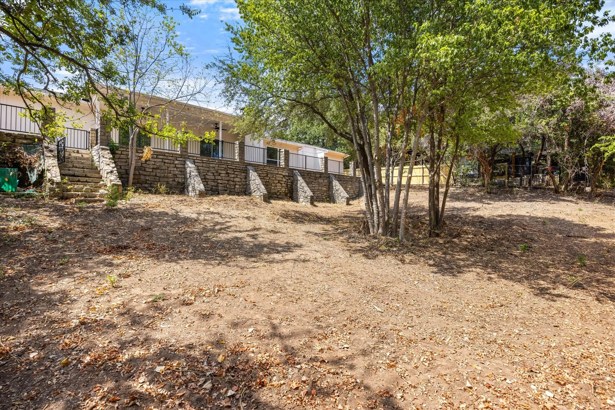 Single Family Residence For Sale in Hood County , 5105 Fairway Circle, De Cordova, Texas 76049, 3 Bedroom, 2 Bathroom, 2 Garage spaces, 1,940 Sqft, built in 1979, mls#21384090, Real Estate Agent in De Cordova, Homes For Sale in Hood county, Homes For Sale in De Cordova, Realtor in De Cordova Texas, Real Estate Brokerage Independent Realty Texas, Luminita Cordes Realtor
