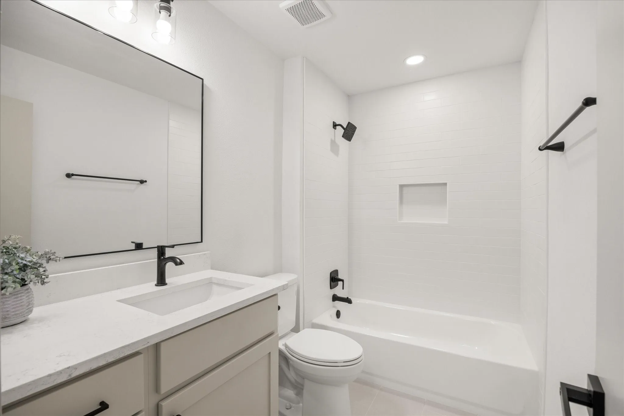 Single Family Residence For Sale in Hood County , 5105 Fairway Circle, De Cordova, Texas 76049, 3 Bedroom, 2 Bathroom, 2 Garage spaces, 1,940 Sqft, built in 1979, mls#21384090, Real Estate Agent in De Cordova, Homes For Sale in Hood county, Homes For Sale in De Cordova, Realtor in De Cordova Texas, Real Estate Brokerage Independent Realty Texas, Luminita Cordes Realtor