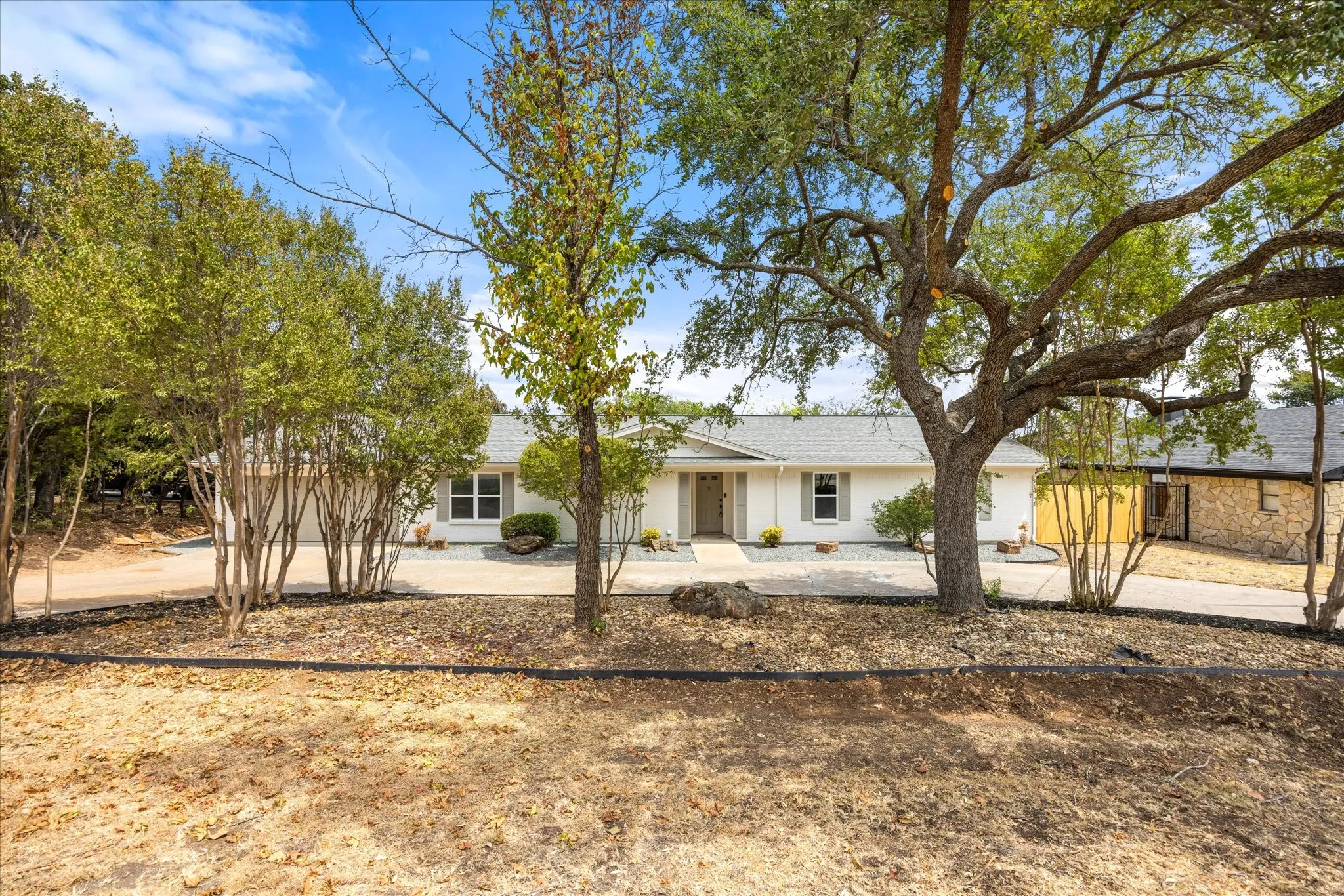 Single Family Residence For Sale in Hood County , 5105 Fairway Circle, De Cordova, Texas 76049, 3 Bedroom, 2 Bathroom, 2 Garage spaces, 1,940 Sqft, built in 1979, mls#21384090, Real Estate Agent in De Cordova, Homes For Sale in Hood county, Homes For Sale in De Cordova, Realtor in De Cordova Texas, Real Estate Brokerage Independent Realty Texas, Luminita Cordes Realtor