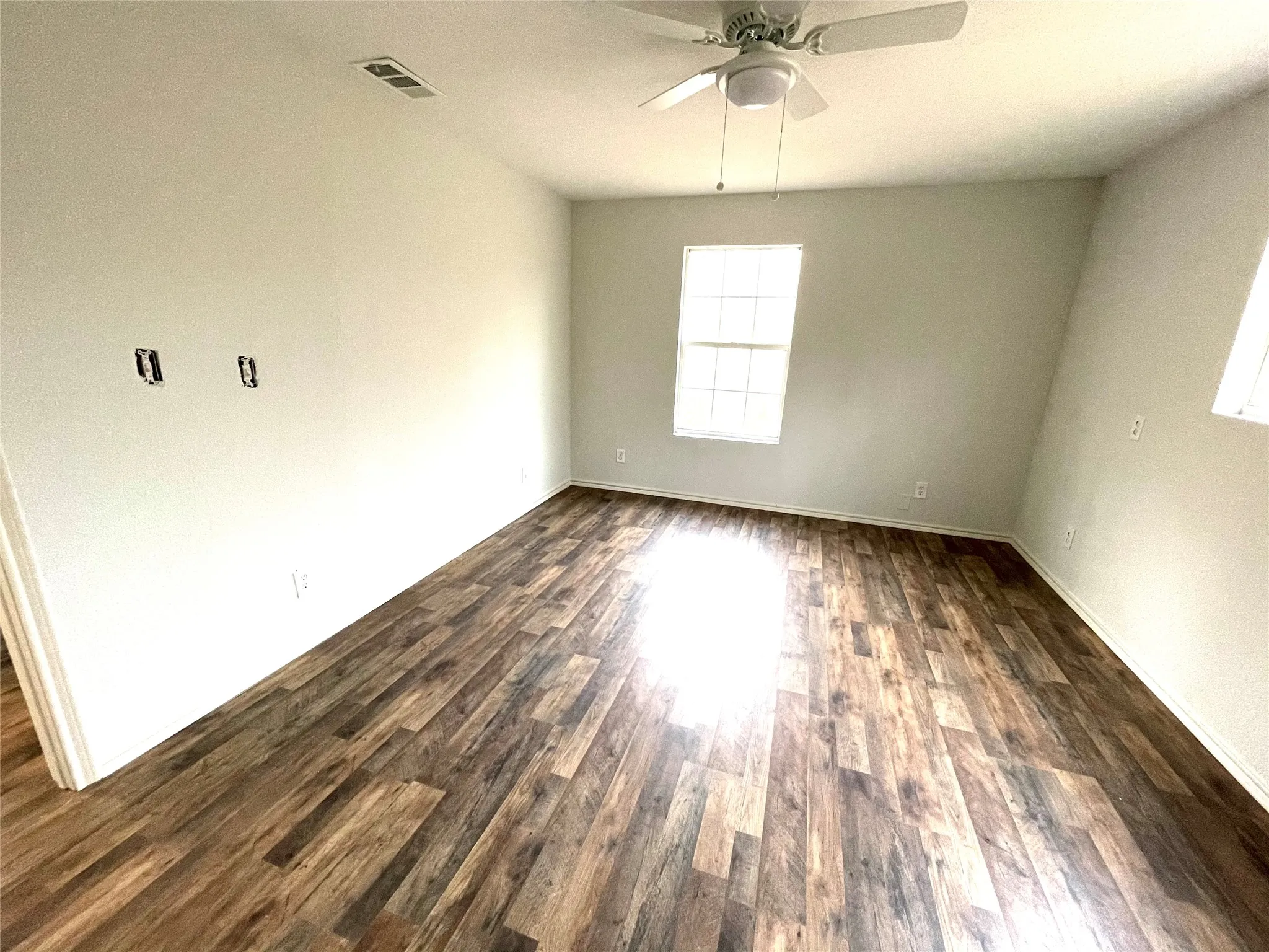Single Family Residence For Rent in Hunt County , 812 Sundance Drive, Quinlan, Texas 75474, 2 Bedroom, 2 Bathroom, Garage spaces, 864 Sqft, built in 2000, mls#21386799, Real Estate Agent in Quinlan, Homes For Rent in Hunt county, Homes For Rent in Quinlan, Realtor in Quinlan Texas, Real Estate Brokerage Independent Realty Texas, Luminita Cordes Realtor