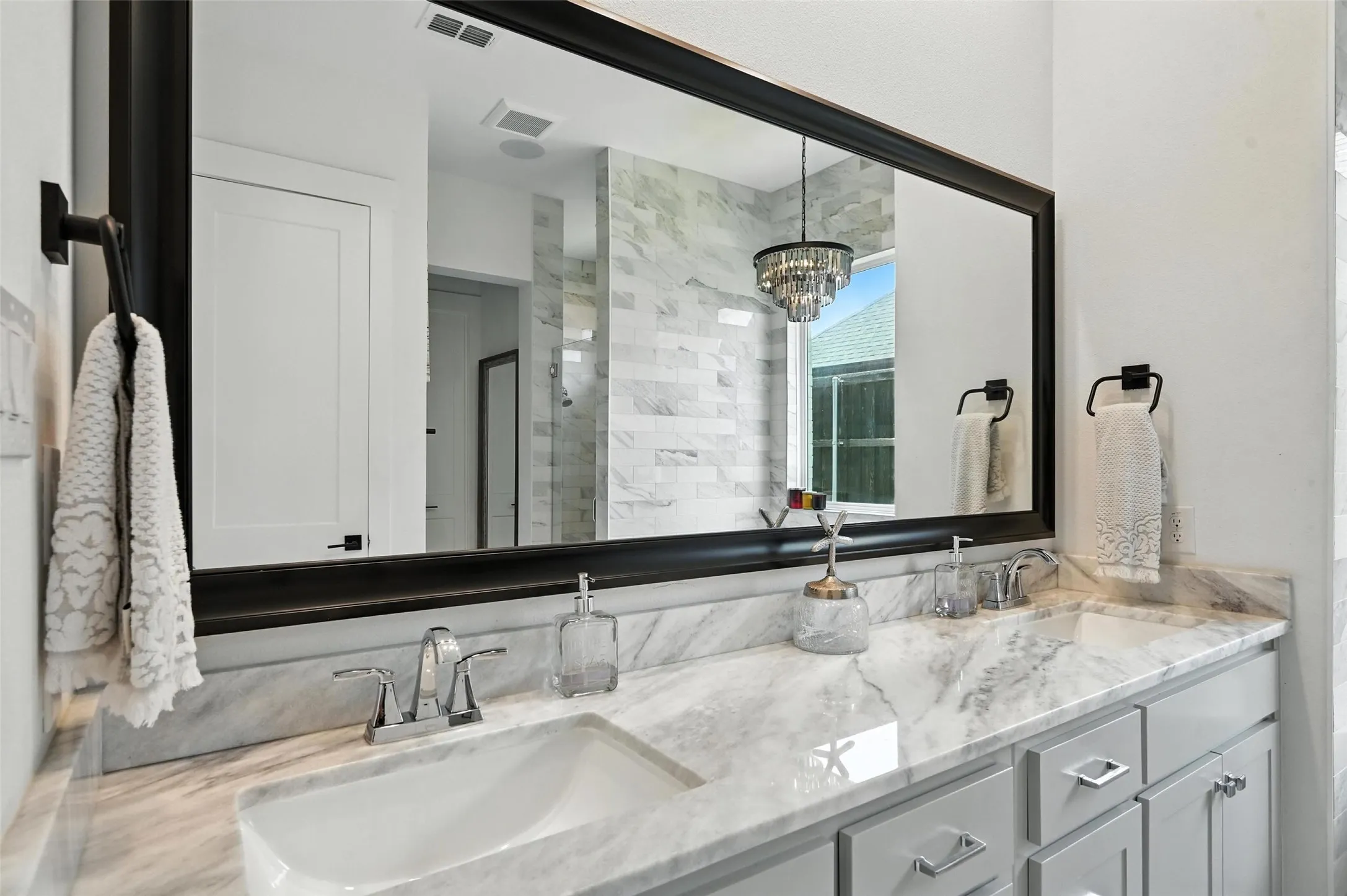 Single Family Residence For Rent in Tarrant County , 5105 Havana Drive, Mansfield, Texas 76063, 4 Bedroom, 4 Bathroom, 3 Garage spaces, 3,718 Sqft, built in 2021, mls#21386818, Real Estate Agent in Mansfield, Homes For Rent in Tarrant county, Homes For Rent in Mansfield, Realtor in Mansfield Texas, Real Estate Brokerage Independent Realty Texas, Luminita Cordes Realtor