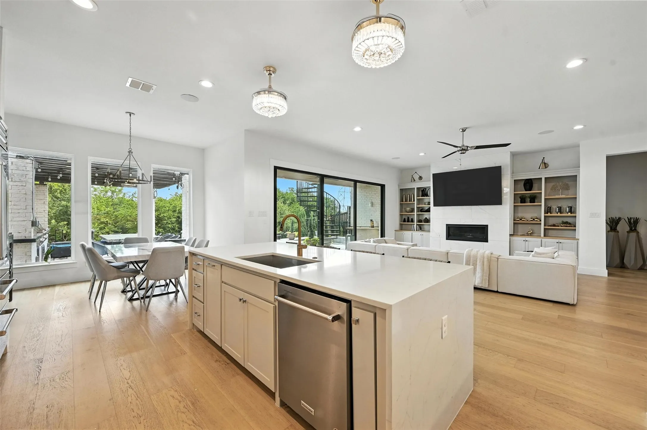 Single Family Residence For Rent in Tarrant County , 5105 Havana Drive, Mansfield, Texas 76063, 4 Bedroom, 4 Bathroom, 3 Garage spaces, 3,718 Sqft, built in 2021, mls#21386818, Real Estate Agent in Mansfield, Homes For Rent in Tarrant county, Homes For Rent in Mansfield, Realtor in Mansfield Texas, Real Estate Brokerage Independent Realty Texas, Luminita Cordes Realtor