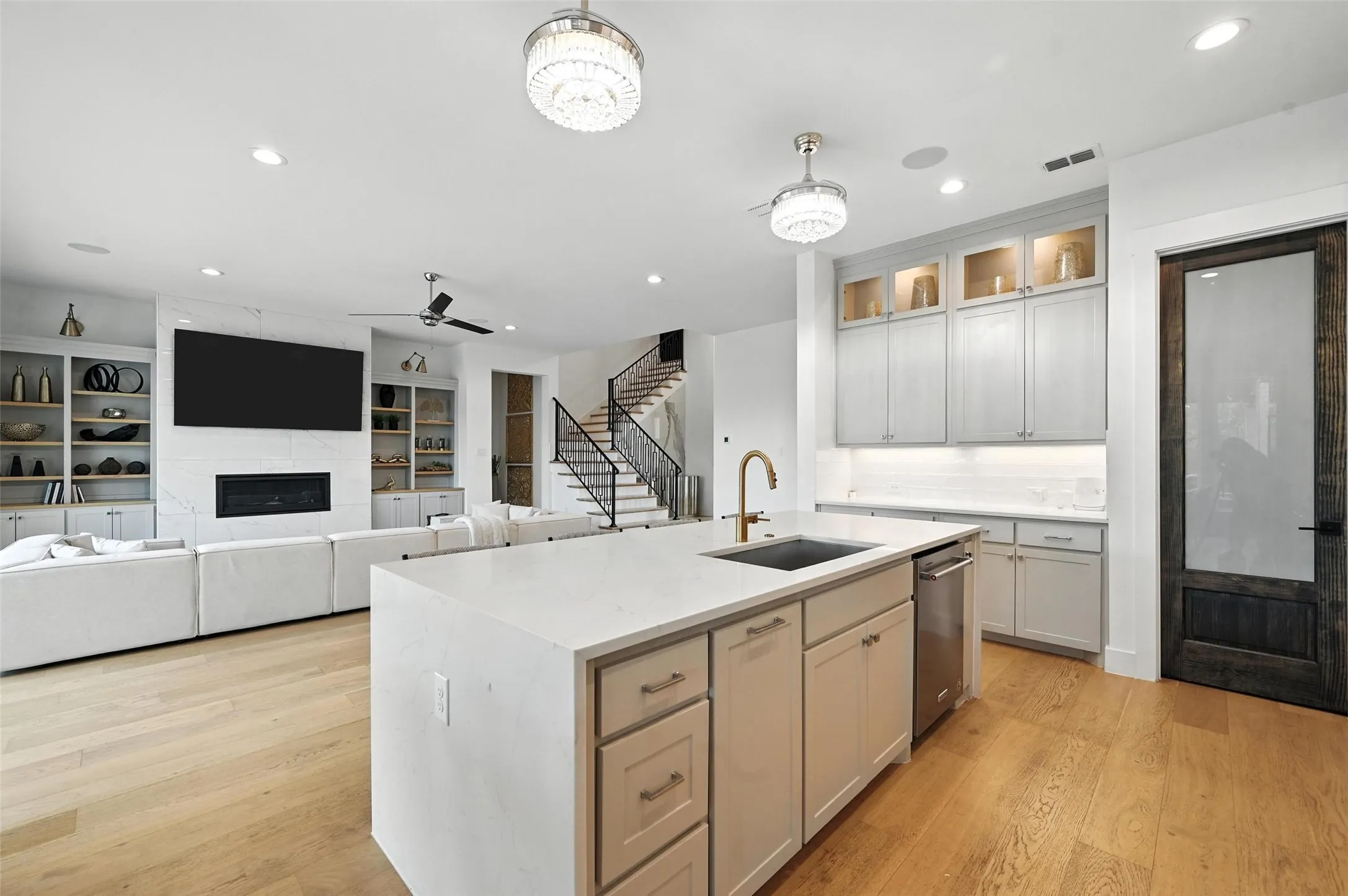 Single Family Residence For Rent in Tarrant County , 5105 Havana Drive, Mansfield, Texas 76063, 4 Bedroom, 4 Bathroom, 3 Garage spaces, 3,718 Sqft, built in 2021, mls#21386818, Real Estate Agent in Mansfield, Homes For Rent in Tarrant county, Homes For Rent in Mansfield, Realtor in Mansfield Texas, Real Estate Brokerage Independent Realty Texas, Luminita Cordes Realtor