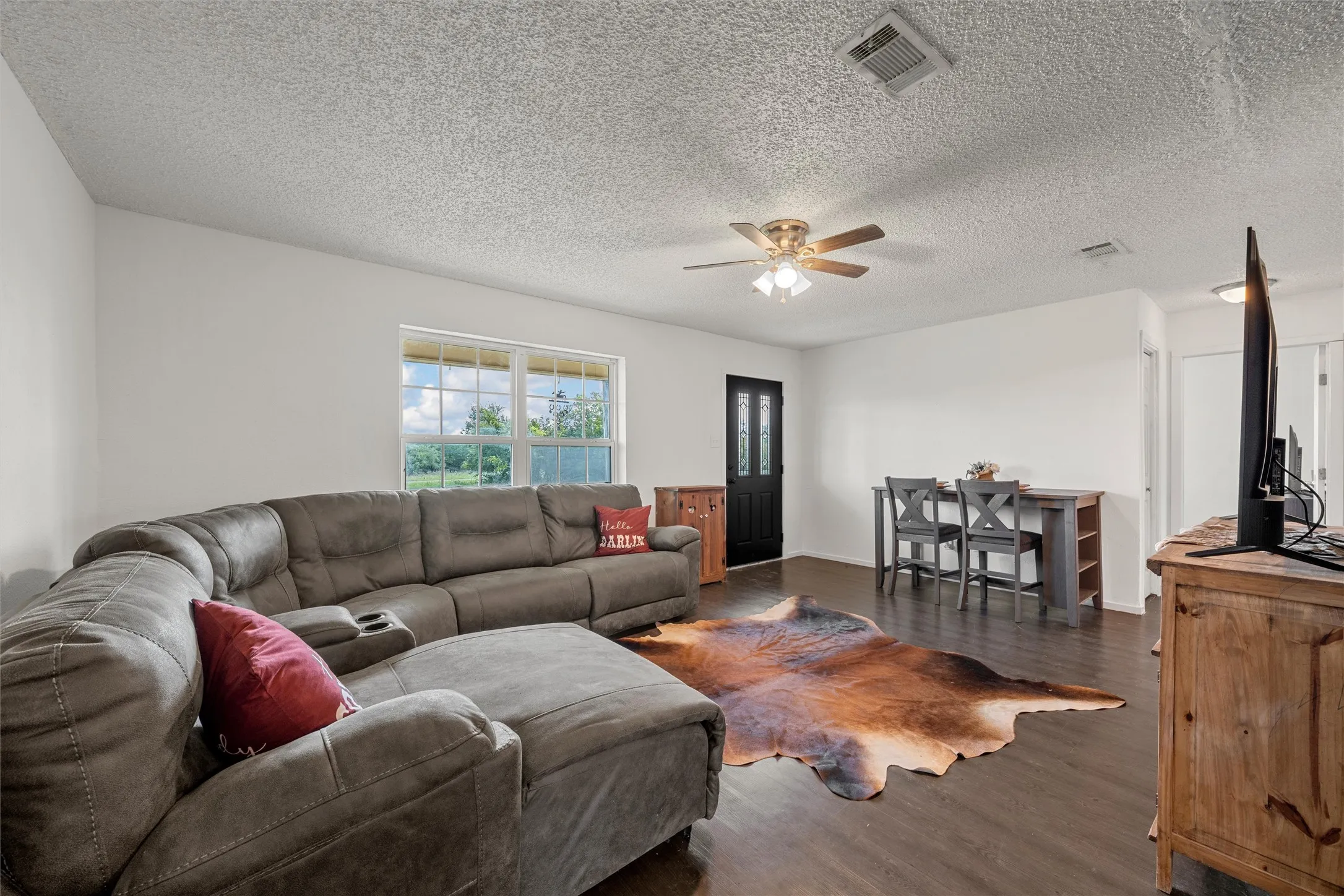 Single Family Residence For Rent in Hill County , 2851 Fm 339, Mount Calm, Texas 76673, 3 Bedroom, 1 Bathroom, 1 Garage spaces, 1,334 Sqft, built in 1991, mls#21385025, Real Estate Agent in Mount Calm, Homes For Rent in Hill county, Homes For Rent in Mount Calm, Realtor in Mount Calm Texas, Real Estate Brokerage Independent Realty Texas, Luminita Cordes Realtor