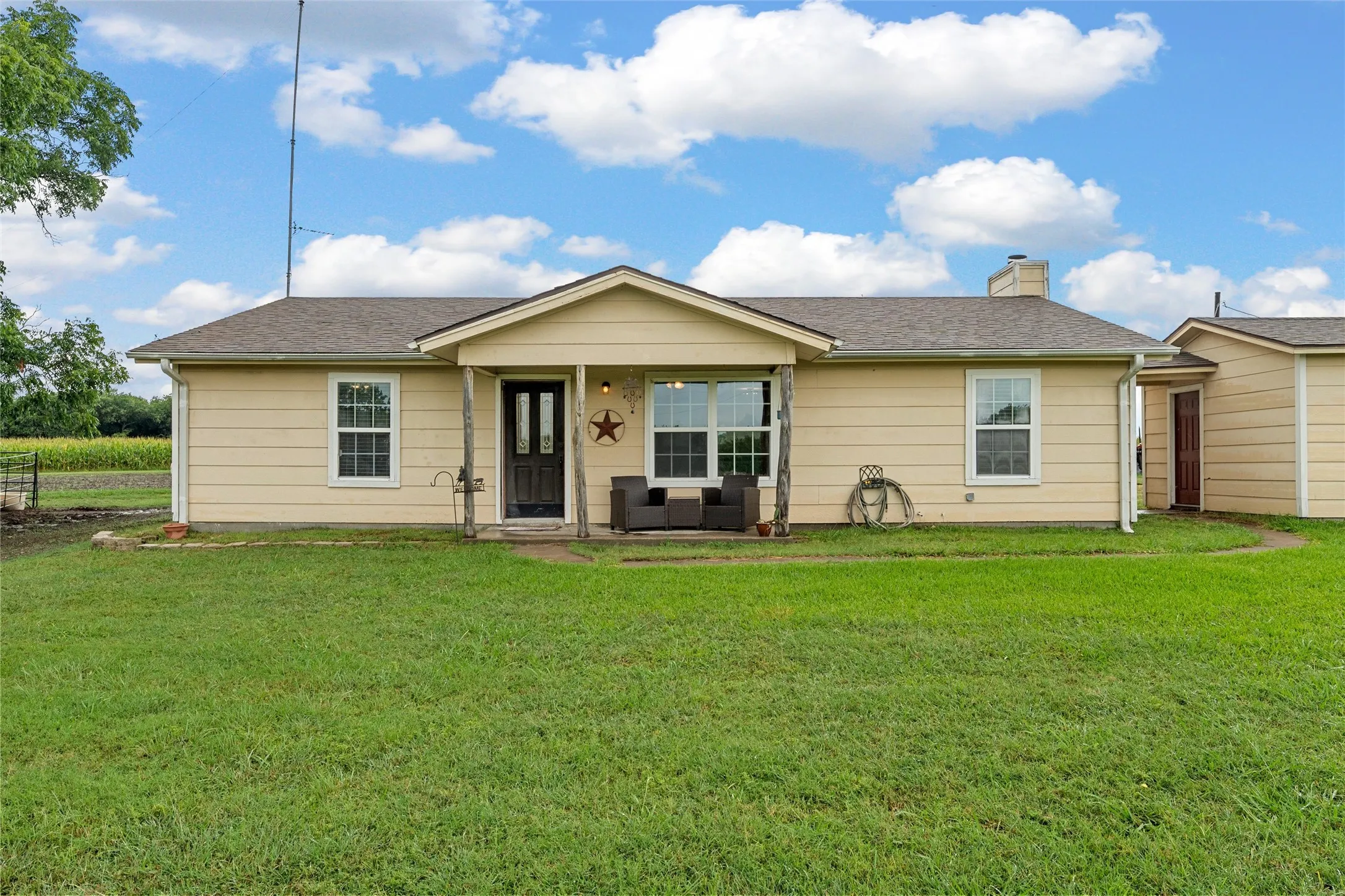 Single Family Residence For Rent in Hill County , 2851 Fm 339, Mount Calm, Texas 76673, 3 Bedroom, 1 Bathroom, 1 Garage spaces, 1,334 Sqft, built in 1991, mls#21385025, Real Estate Agent in Mount Calm, Homes For Rent in Hill county, Homes For Rent in Mount Calm, Realtor in Mount Calm Texas, Real Estate Brokerage Independent Realty Texas, Luminita Cordes Realtor