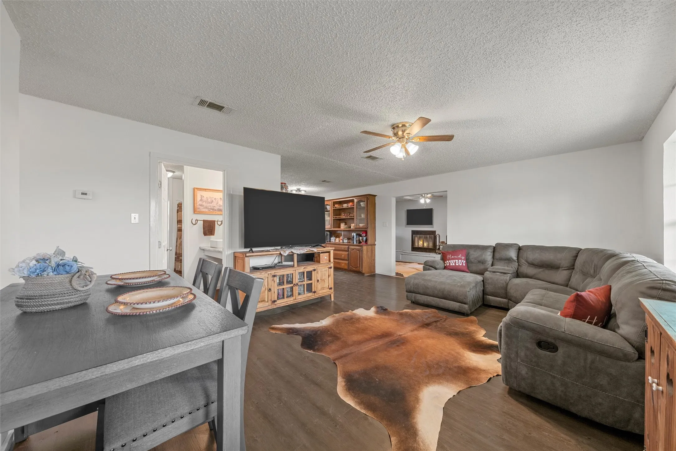 Single Family Residence For Rent in Hill County , 2851 Fm 339, Mount Calm, Texas 76673, 3 Bedroom, 1 Bathroom, 1 Garage spaces, 1,334 Sqft, built in 1991, mls#21385025, Real Estate Agent in Mount Calm, Homes For Rent in Hill county, Homes For Rent in Mount Calm, Realtor in Mount Calm Texas, Real Estate Brokerage Independent Realty Texas, Luminita Cordes Realtor