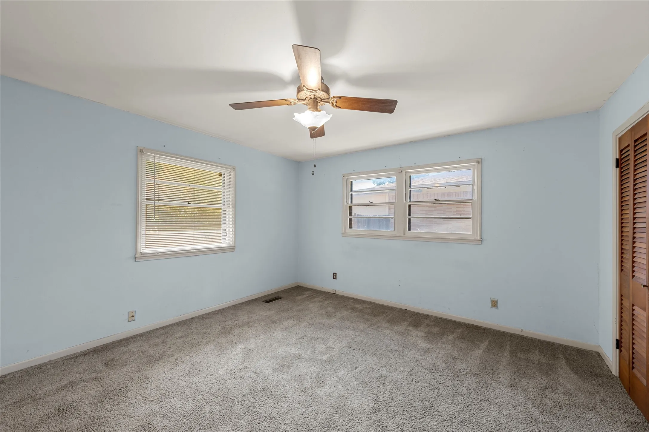 Single Family Residence For Rent in Mc Lennan County , 2349 Mount Carmel Drive, Waco, Texas 76710, 3 Bedroom, 2 Bathroom, 2 Garage spaces, 1,770 Sqft, built in 1958, mls#21386805, Real Estate Agent in Waco, Homes For Rent in Mc Lennan county, Homes For Rent in Waco, Realtor in Waco Texas, Real Estate Brokerage Independent Realty Texas, Luminita Cordes Realtor