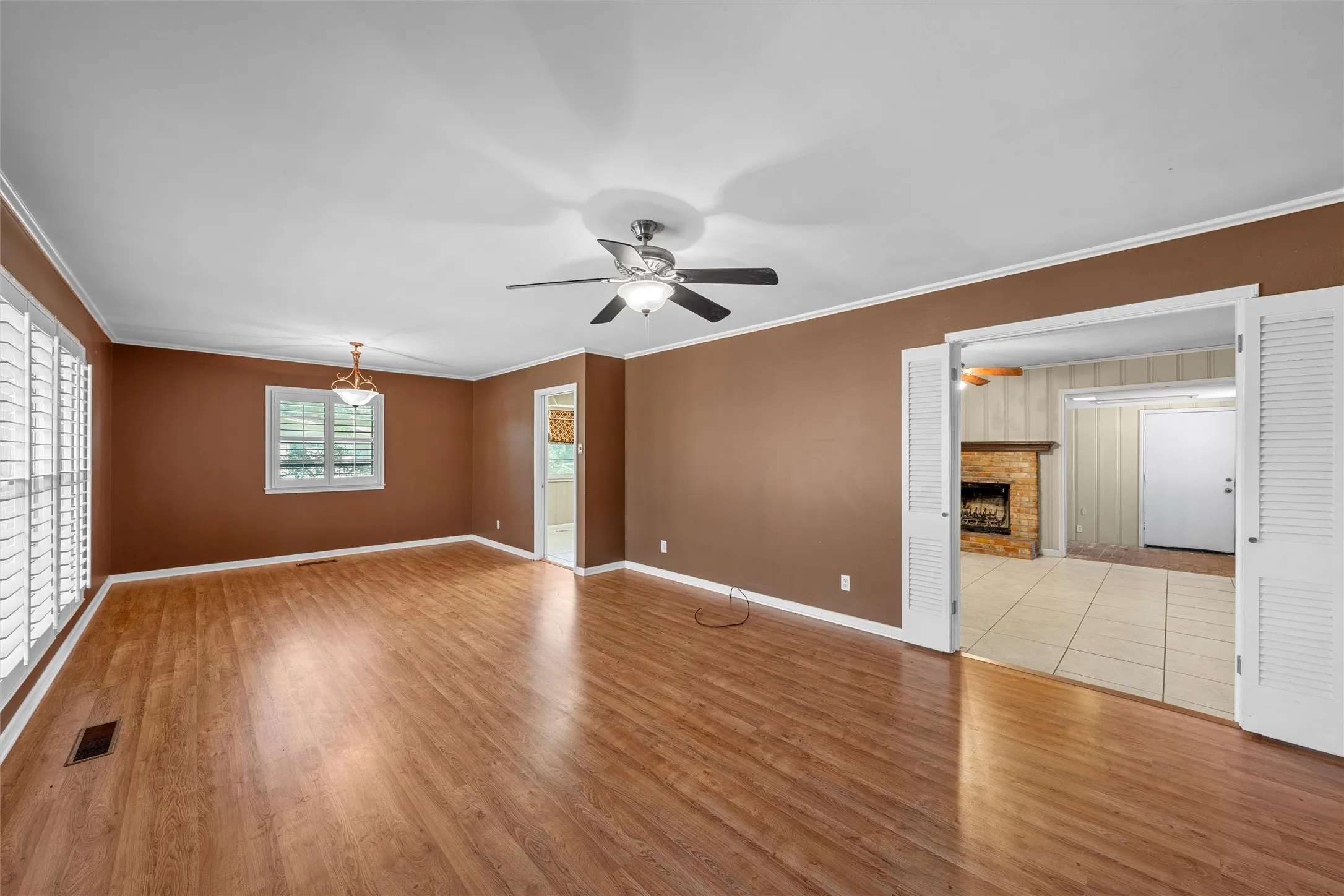 Single Family Residence For Rent in Mc Lennan County , 2349 Mount Carmel Drive, Waco, Texas 76710, 3 Bedroom, 2 Bathroom, 2 Garage spaces, 1,770 Sqft, built in 1958, mls#21386805, Real Estate Agent in Waco, Homes For Rent in Mc Lennan county, Homes For Rent in Waco, Realtor in Waco Texas, Real Estate Brokerage Independent Realty Texas, Luminita Cordes Realtor