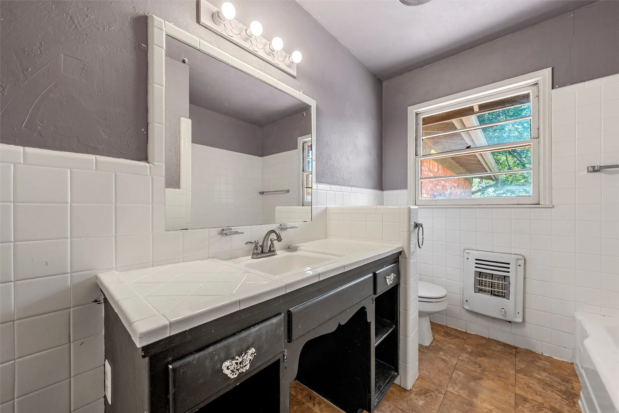 Single Family Residence For Rent in Mc Lennan County , 2349 Mount Carmel Drive, Waco, Texas 76710, 3 Bedroom, 2 Bathroom, 2 Garage spaces, 1,770 Sqft, built in 1958, mls#21386805, Real Estate Agent in Waco, Homes For Rent in Mc Lennan county, Homes For Rent in Waco, Realtor in Waco Texas, Real Estate Brokerage Independent Realty Texas, Luminita Cordes Realtor