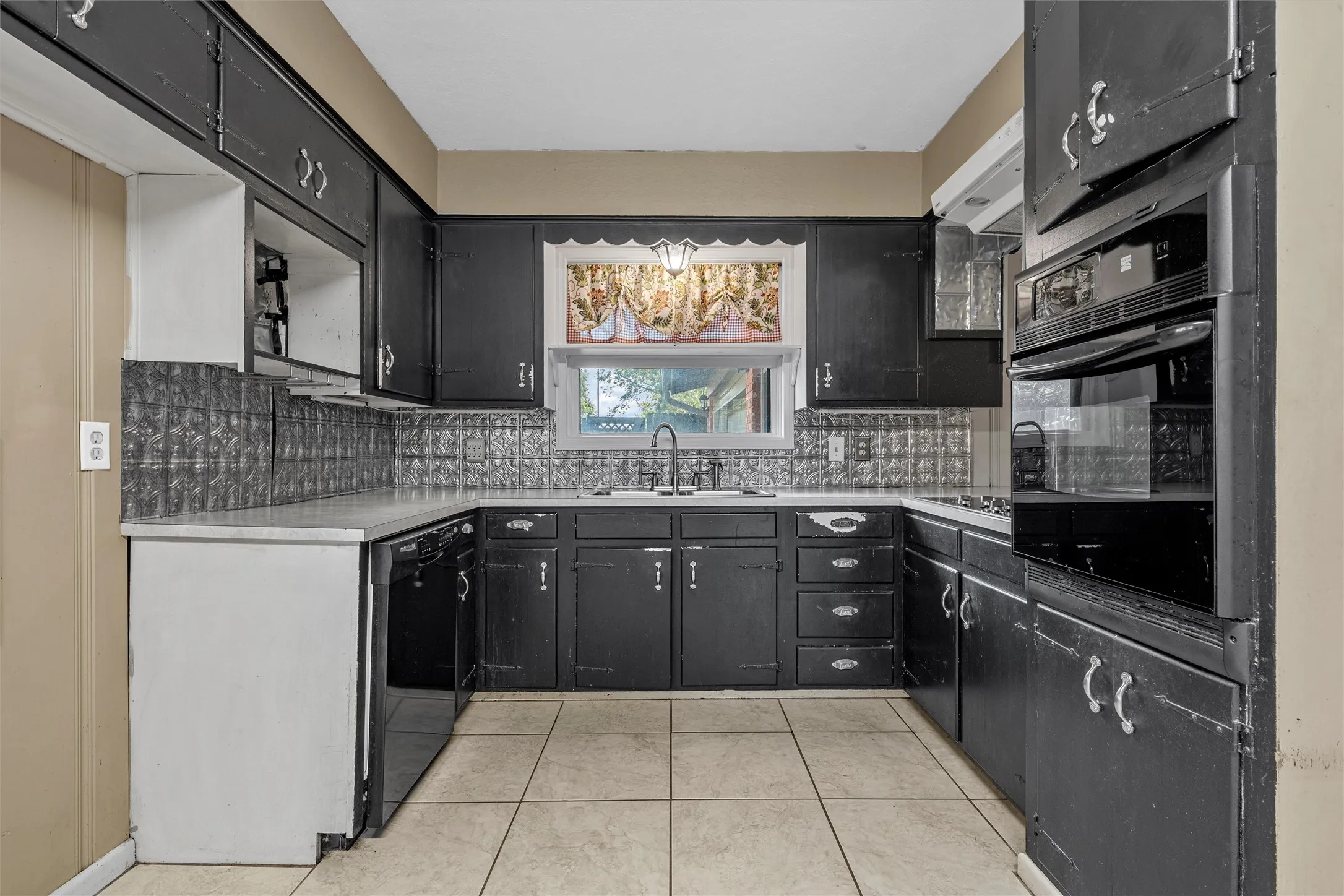 Single Family Residence For Rent in Mc Lennan County , 2349 Mount Carmel Drive, Waco, Texas 76710, 3 Bedroom, 2 Bathroom, 2 Garage spaces, 1,770 Sqft, built in 1958, mls#21386805, Real Estate Agent in Waco, Homes For Rent in Mc Lennan county, Homes For Rent in Waco, Realtor in Waco Texas, Real Estate Brokerage Independent Realty Texas, Luminita Cordes Realtor