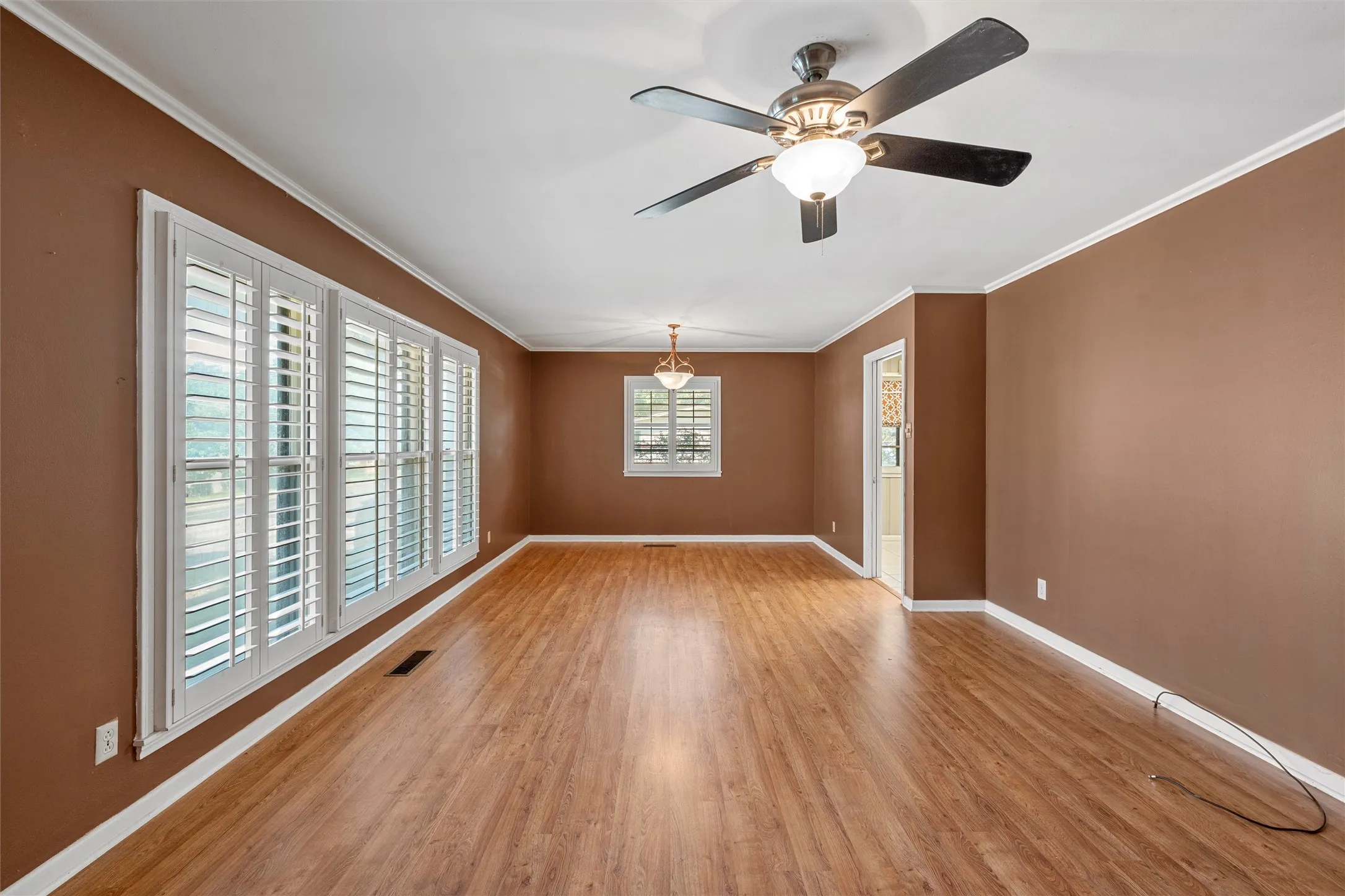 Single Family Residence For Rent in Mc Lennan County , 2349 Mount Carmel Drive, Waco, Texas 76710, 3 Bedroom, 2 Bathroom, 2 Garage spaces, 1,770 Sqft, built in 1958, mls#21386805, Real Estate Agent in Waco, Homes For Rent in Mc Lennan county, Homes For Rent in Waco, Realtor in Waco Texas, Real Estate Brokerage Independent Realty Texas, Luminita Cordes Realtor