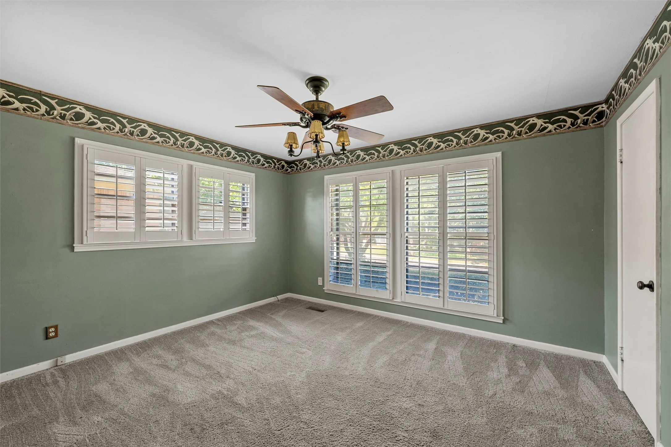 Single Family Residence For Rent in Mc Lennan County , 2349 Mount Carmel Drive, Waco, Texas 76710, 3 Bedroom, 2 Bathroom, 2 Garage spaces, 1,770 Sqft, built in 1958, mls#21386805, Real Estate Agent in Waco, Homes For Rent in Mc Lennan county, Homes For Rent in Waco, Realtor in Waco Texas, Real Estate Brokerage Independent Realty Texas, Luminita Cordes Realtor