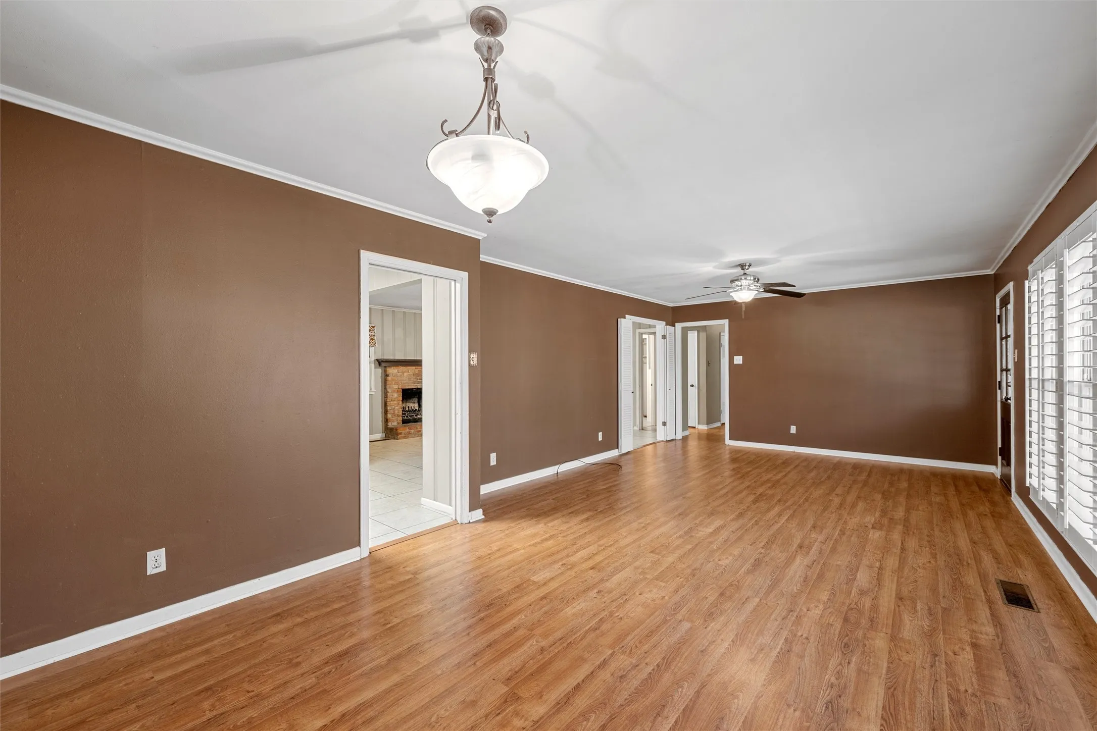 Single Family Residence For Rent in Mc Lennan County , 2349 Mount Carmel Drive, Waco, Texas 76710, 3 Bedroom, 2 Bathroom, 2 Garage spaces, 1,770 Sqft, built in 1958, mls#21386805, Real Estate Agent in Waco, Homes For Rent in Mc Lennan county, Homes For Rent in Waco, Realtor in Waco Texas, Real Estate Brokerage Independent Realty Texas, Luminita Cordes Realtor