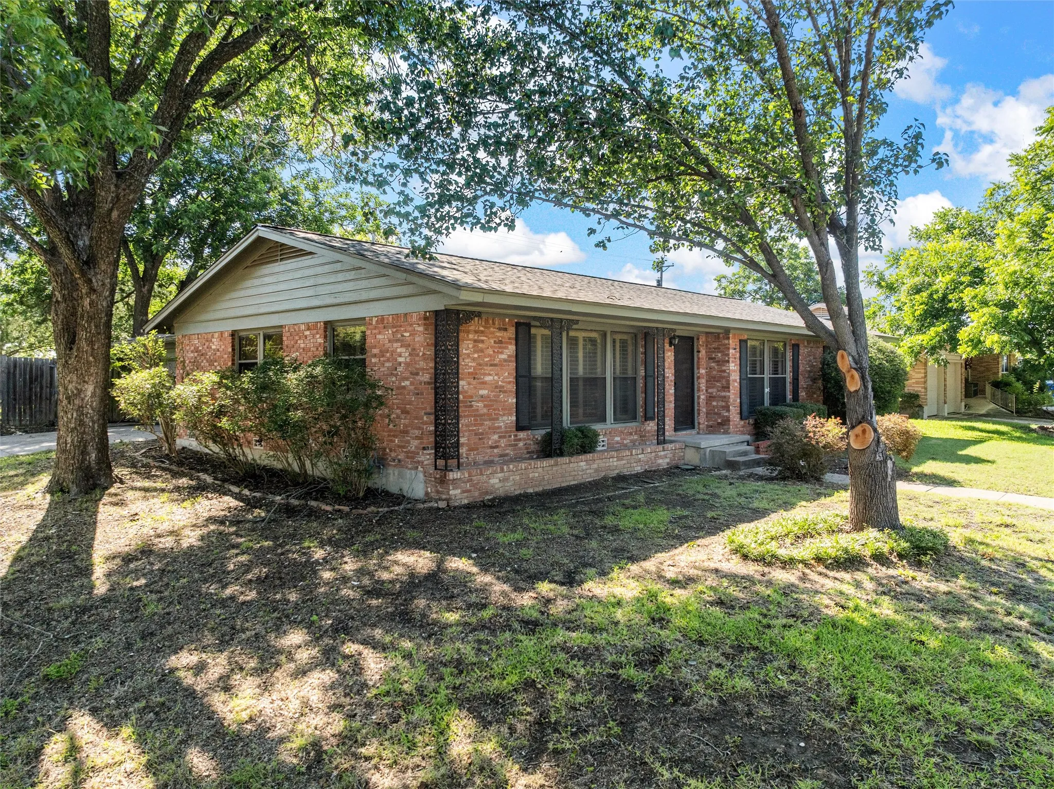 Single Family Residence For Rent in Mc Lennan County , 2349 Mount Carmel Drive, Waco, Texas 76710, 3 Bedroom, 2 Bathroom, 2 Garage spaces, 1,770 Sqft, built in 1958, mls#21386805, Real Estate Agent in Waco, Homes For Rent in Mc Lennan county, Homes For Rent in Waco, Realtor in Waco Texas, Real Estate Brokerage Independent Realty Texas, Luminita Cordes Realtor