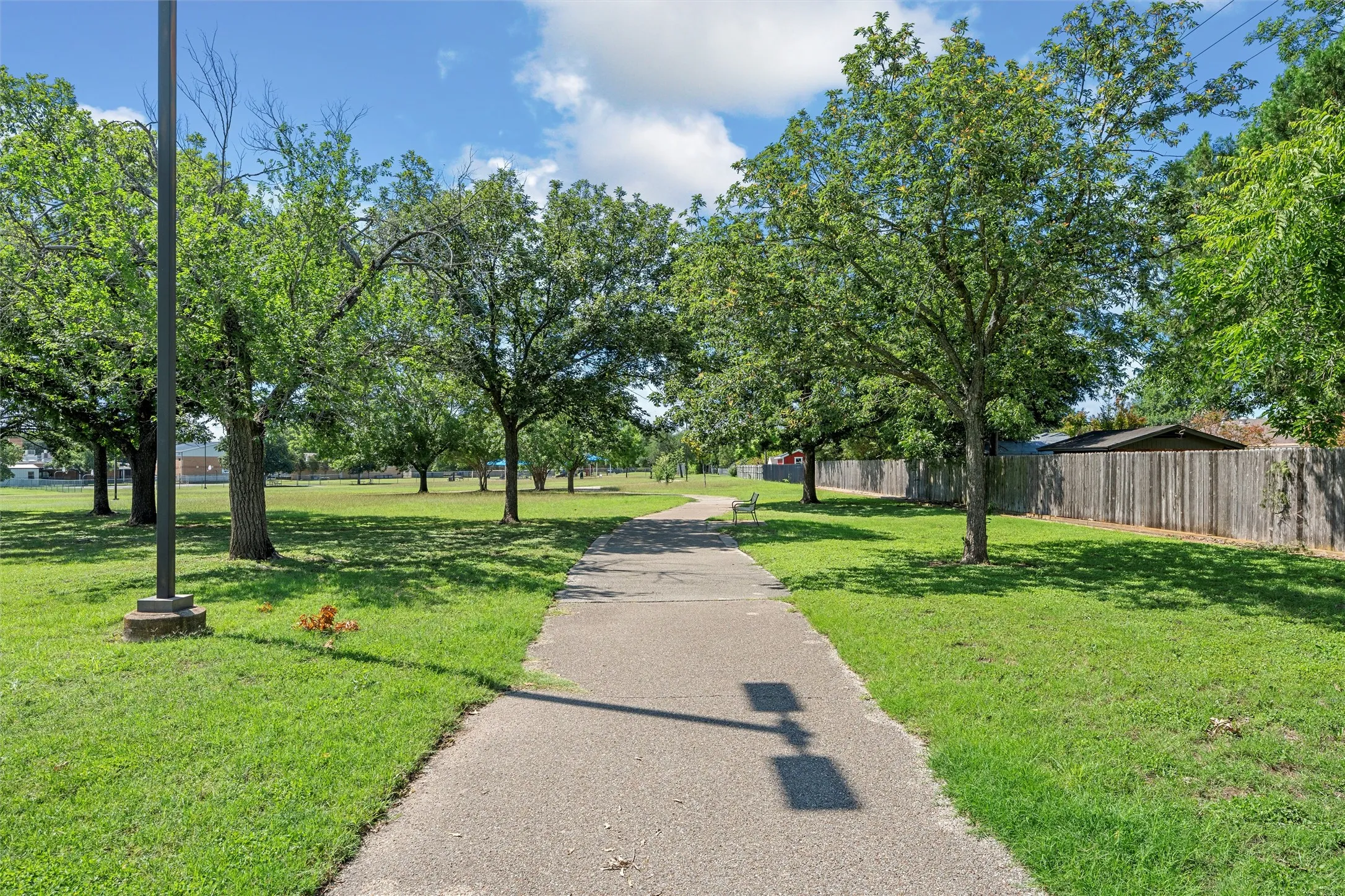Single Family Residence For Rent in Mc Lennan County , 2349 Mount Carmel Drive, Waco, Texas 76710, 3 Bedroom, 2 Bathroom, 2 Garage spaces, 1,770 Sqft, built in 1958, mls#21386805, Real Estate Agent in Waco, Homes For Rent in Mc Lennan county, Homes For Rent in Waco, Realtor in Waco Texas, Real Estate Brokerage Independent Realty Texas, Luminita Cordes Realtor