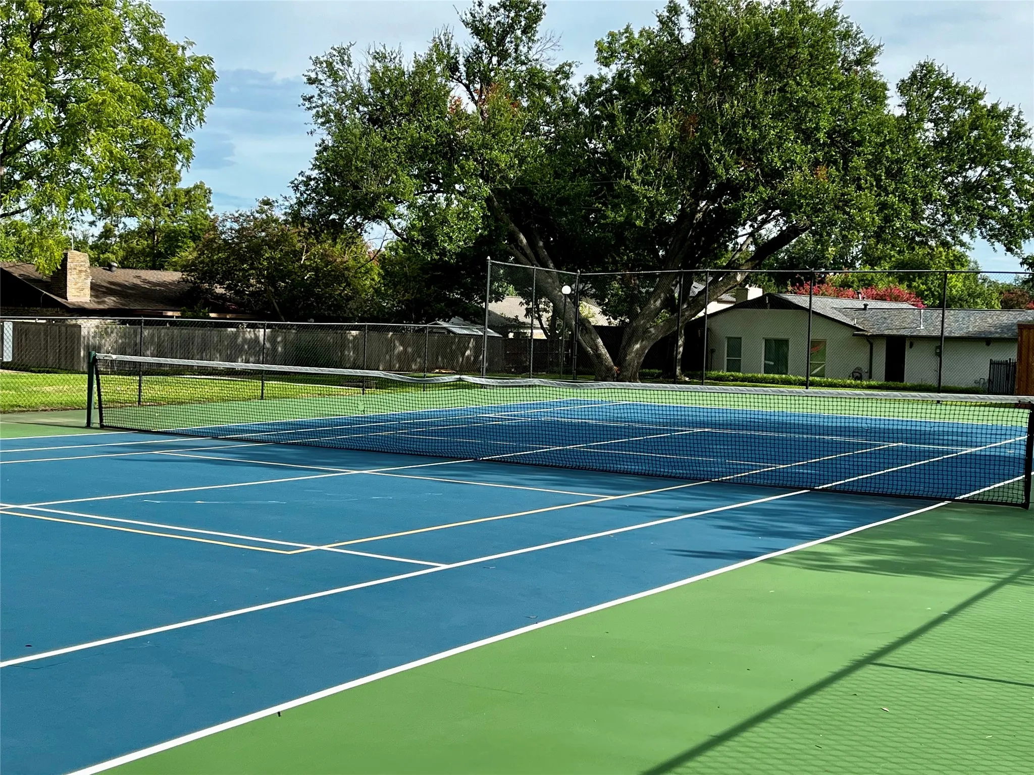 HOA Community PickleBall & Tennis Court