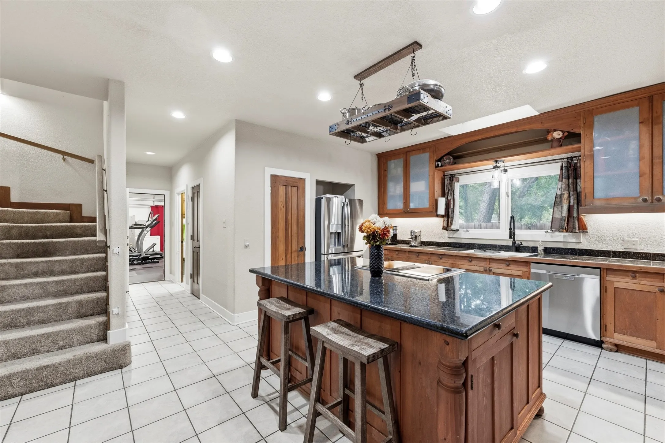 Single Family Residence For Sale in Ellis County , 407 Ovilla Oaks Drive, Ovilla, Texas 75154, 3 Bedroom, 4 Bathroom, 2 Garage spaces, 3,012 Sqft, built in 1994, mls#21385058, Real Estate Agent in Ovilla, Homes For Sale in Ellis county, Homes For Sale in Ovilla, Realtor in Ovilla Texas, Real Estate Brokerage Independent Realty Texas, Luminita Cordes Realtor